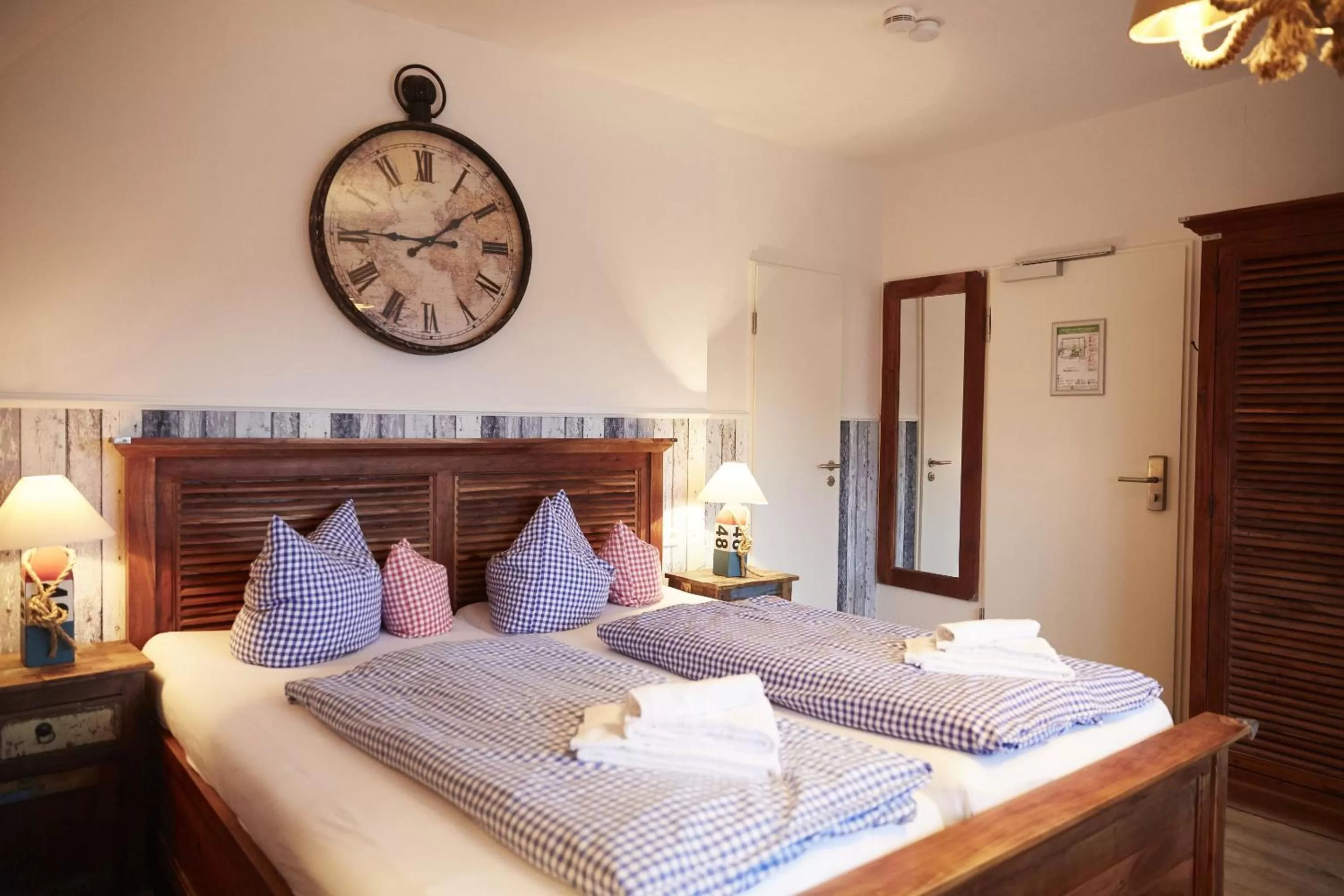 Photo of the whole room, Bed in Bernstein-Hotel Bootshaus