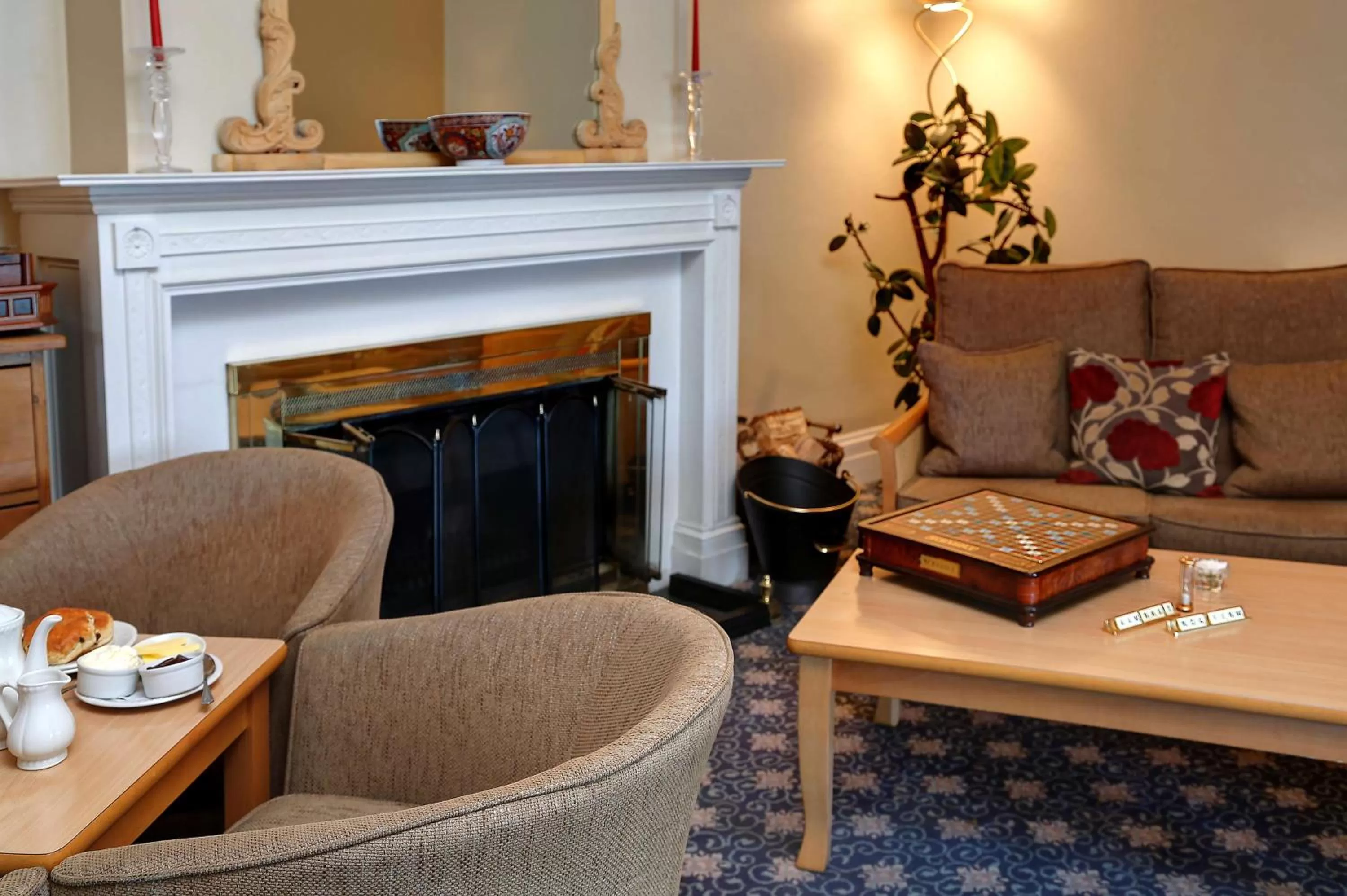 Lounge or bar in BEST WESTERN New Holmwood Hotel