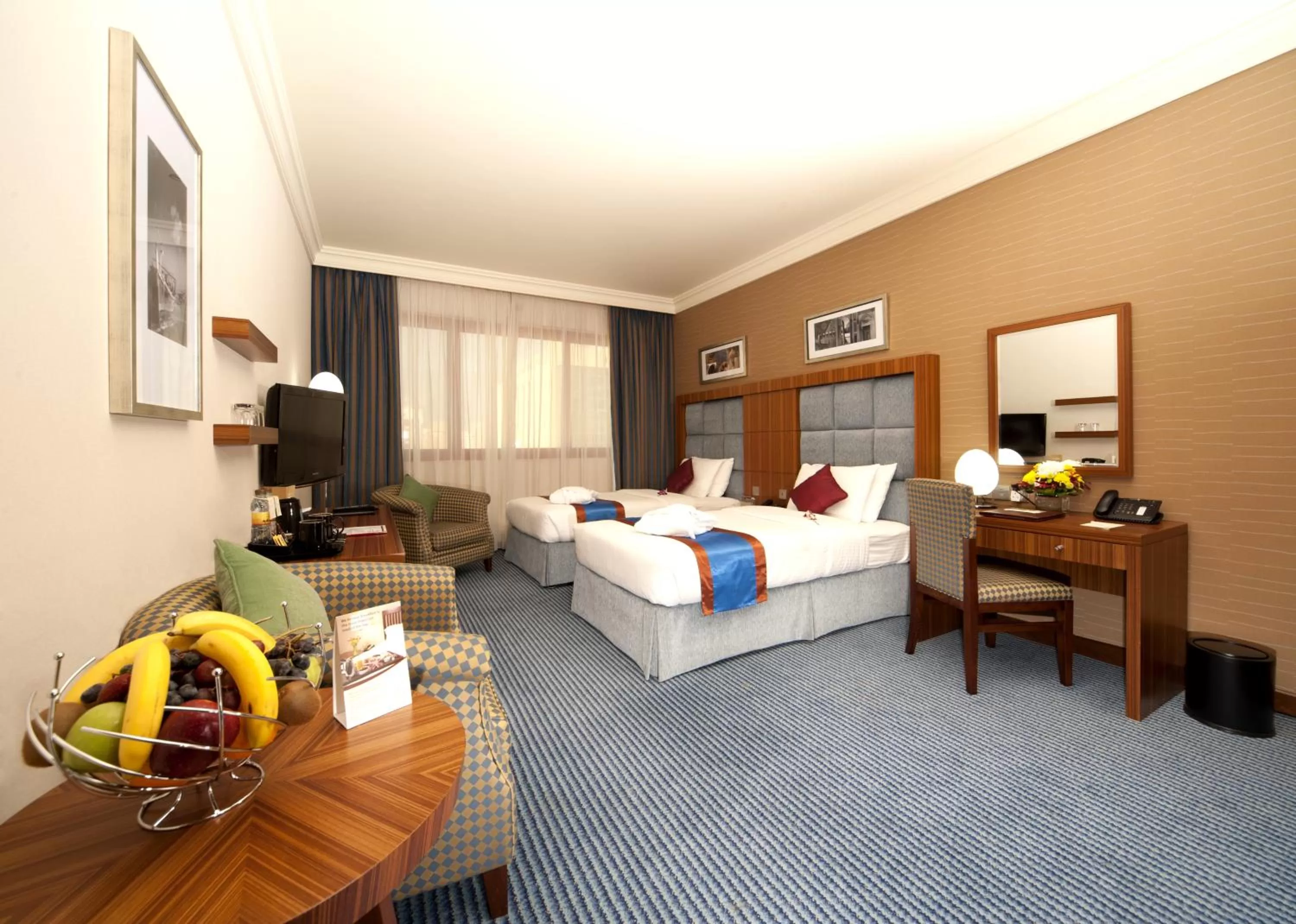 Bedroom, Bed in City Seasons Al Hamra Hotel