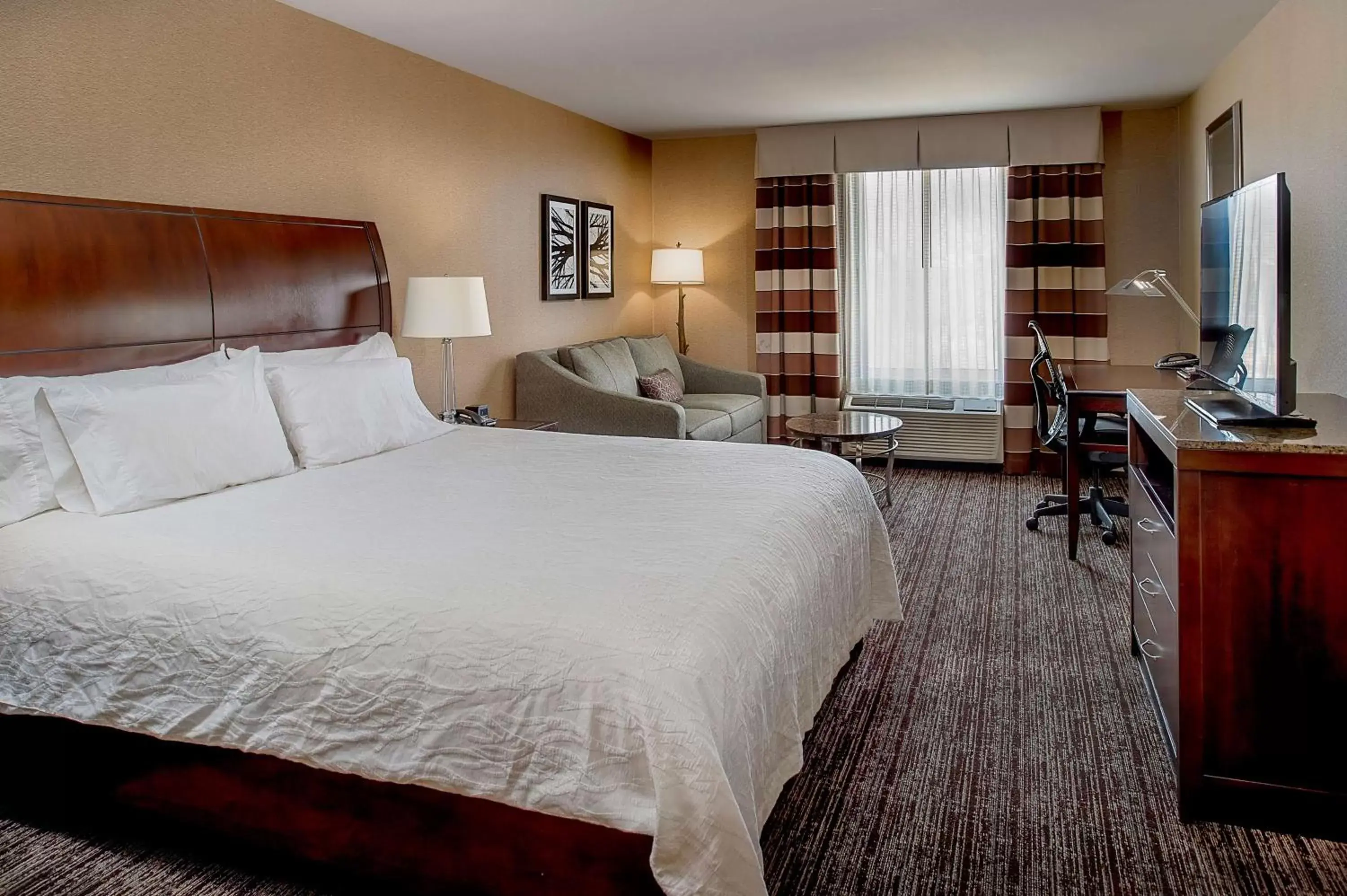 Bedroom in Hilton Garden Inn St. Louis Airport