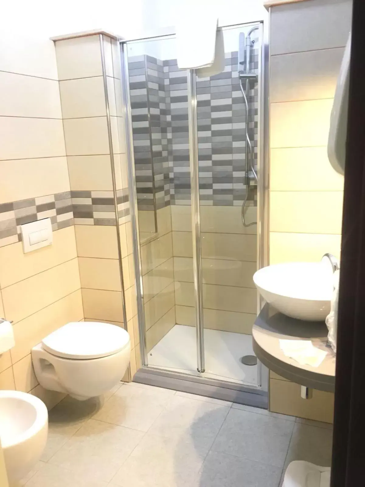 Shower, Bathroom in Hotel Ristorante La Mimosa