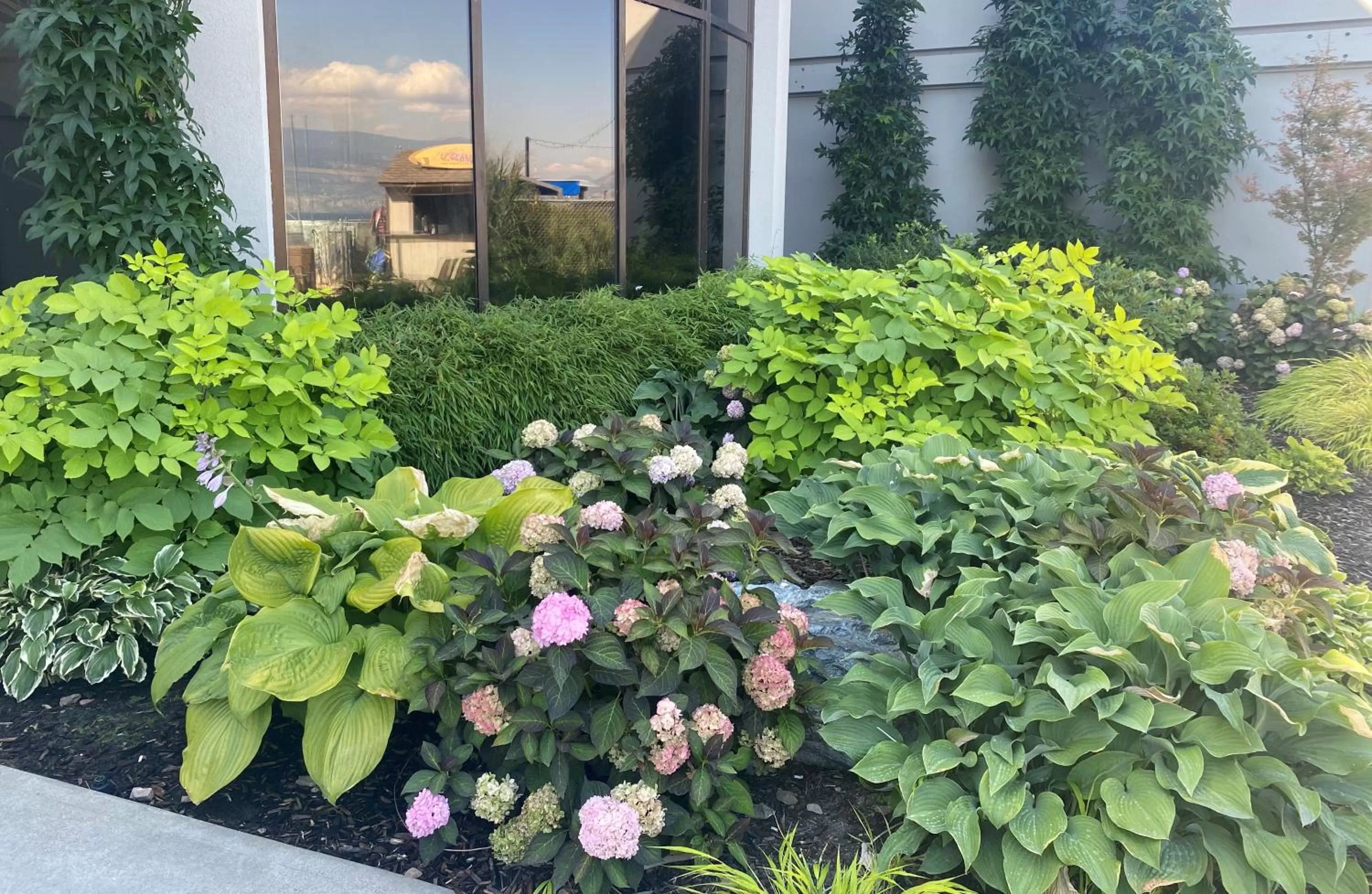 Property building in Penticton Lakeside Resort