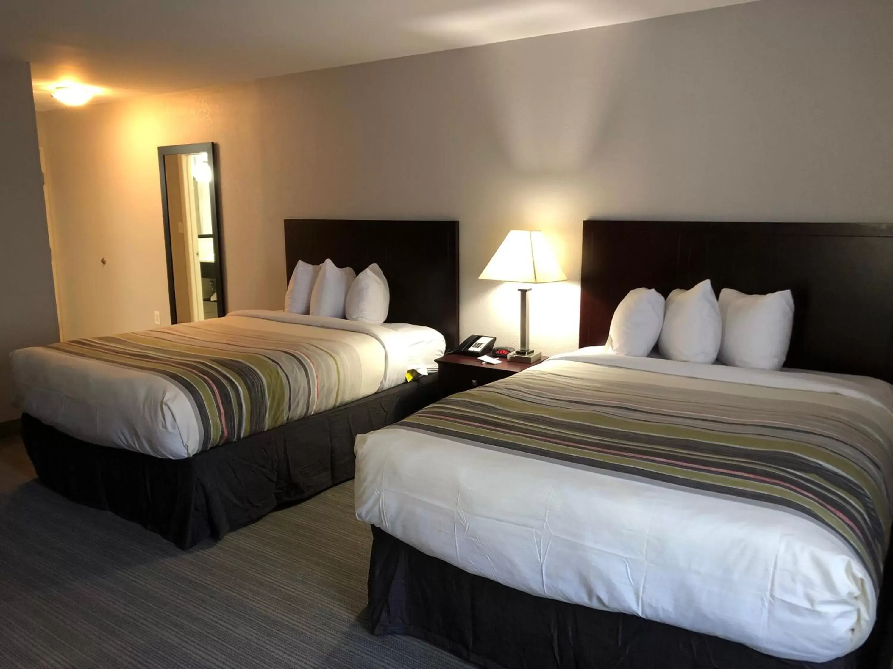 Bed in Country Inn & Suites by Radisson, Greenville, NC