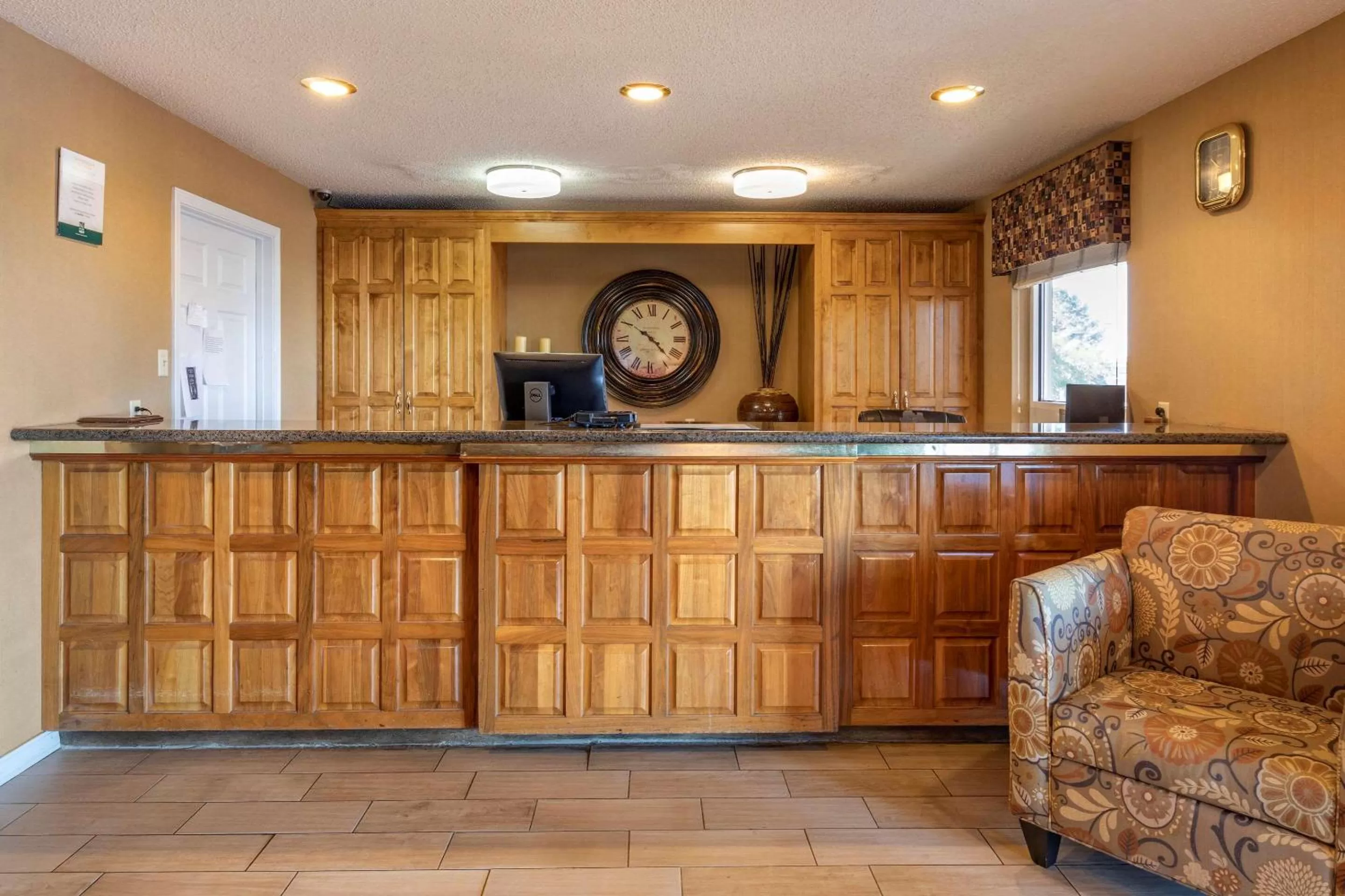 Lobby or reception in Quality Inn Russellville I-40