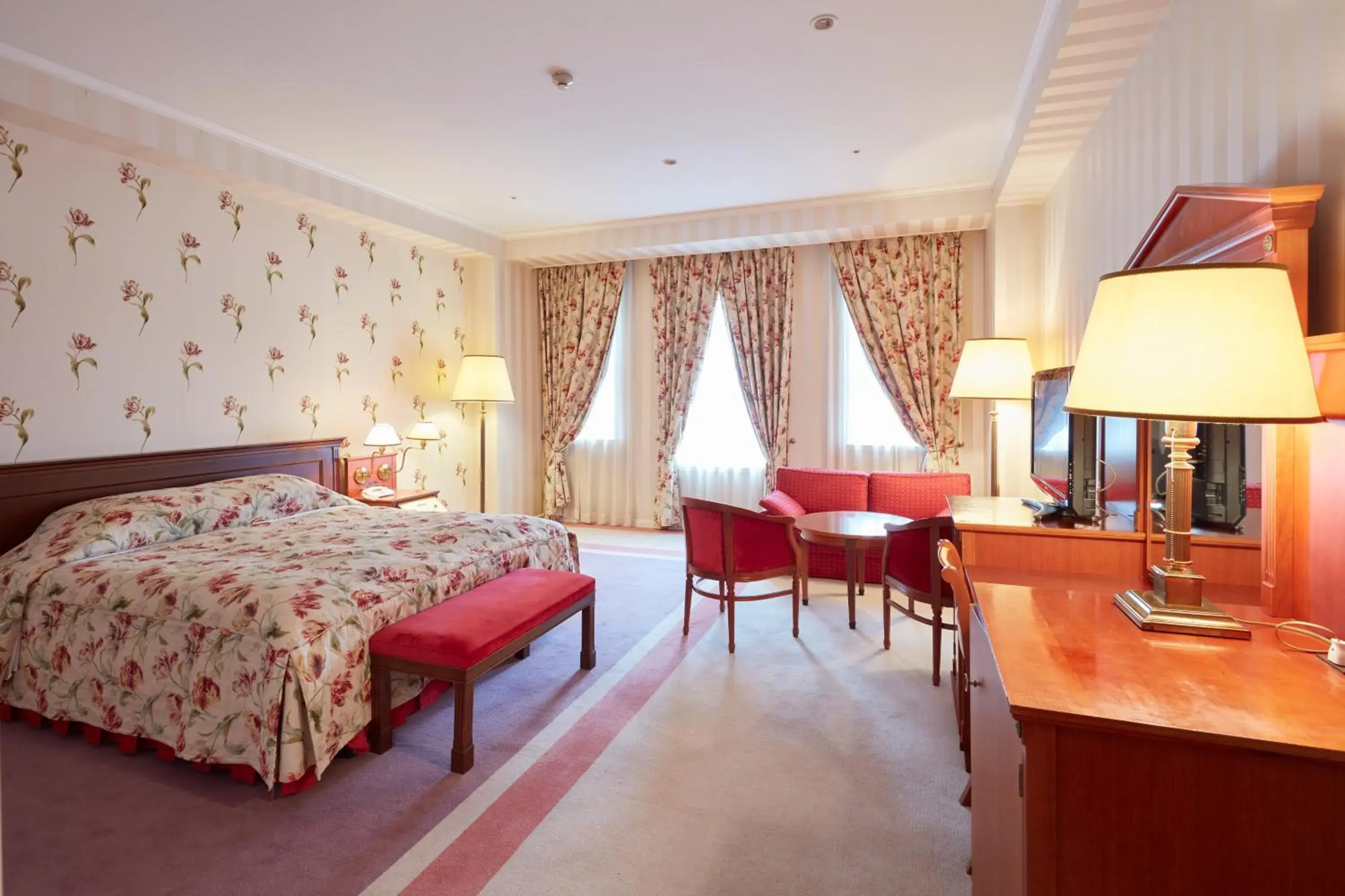 Photo of the whole room, Bed in Huis Ten Bosch Hotel Amsterdam