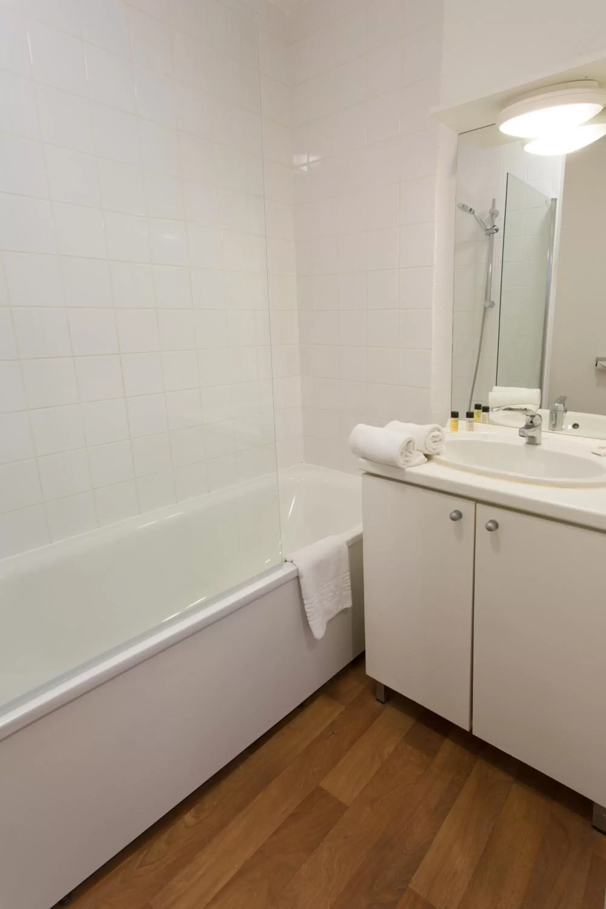 Shower, Bathroom in Séjours & Affaires Reims Clairmarais