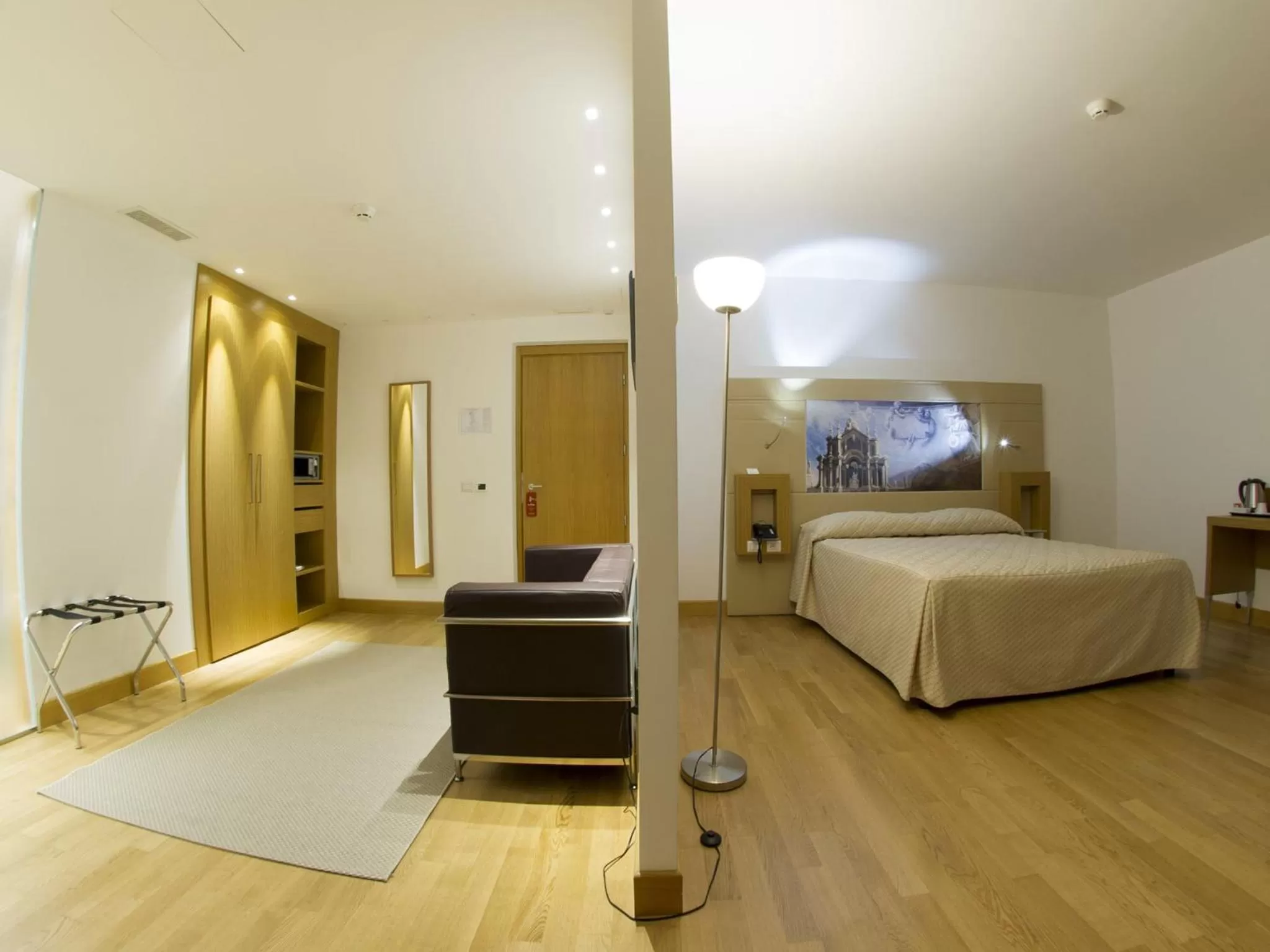 Photo of the whole room, Bed in Catania International Airport Hotel