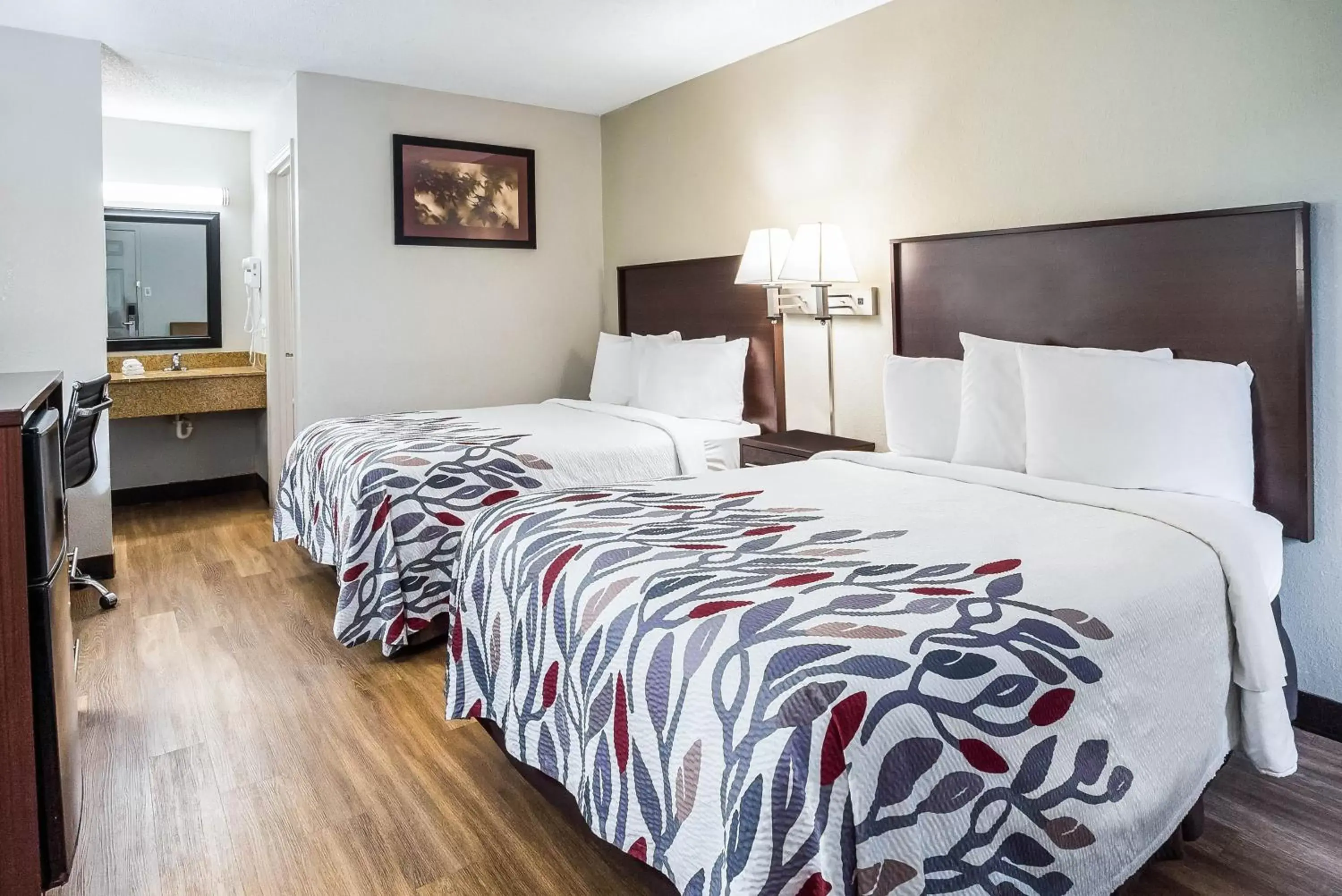 Photo of the whole room, Bed in Red Roof Inn Spartanburg - I-26 Photo of the whole room, Bed in Red Roof Inn Spartanburg - I-26