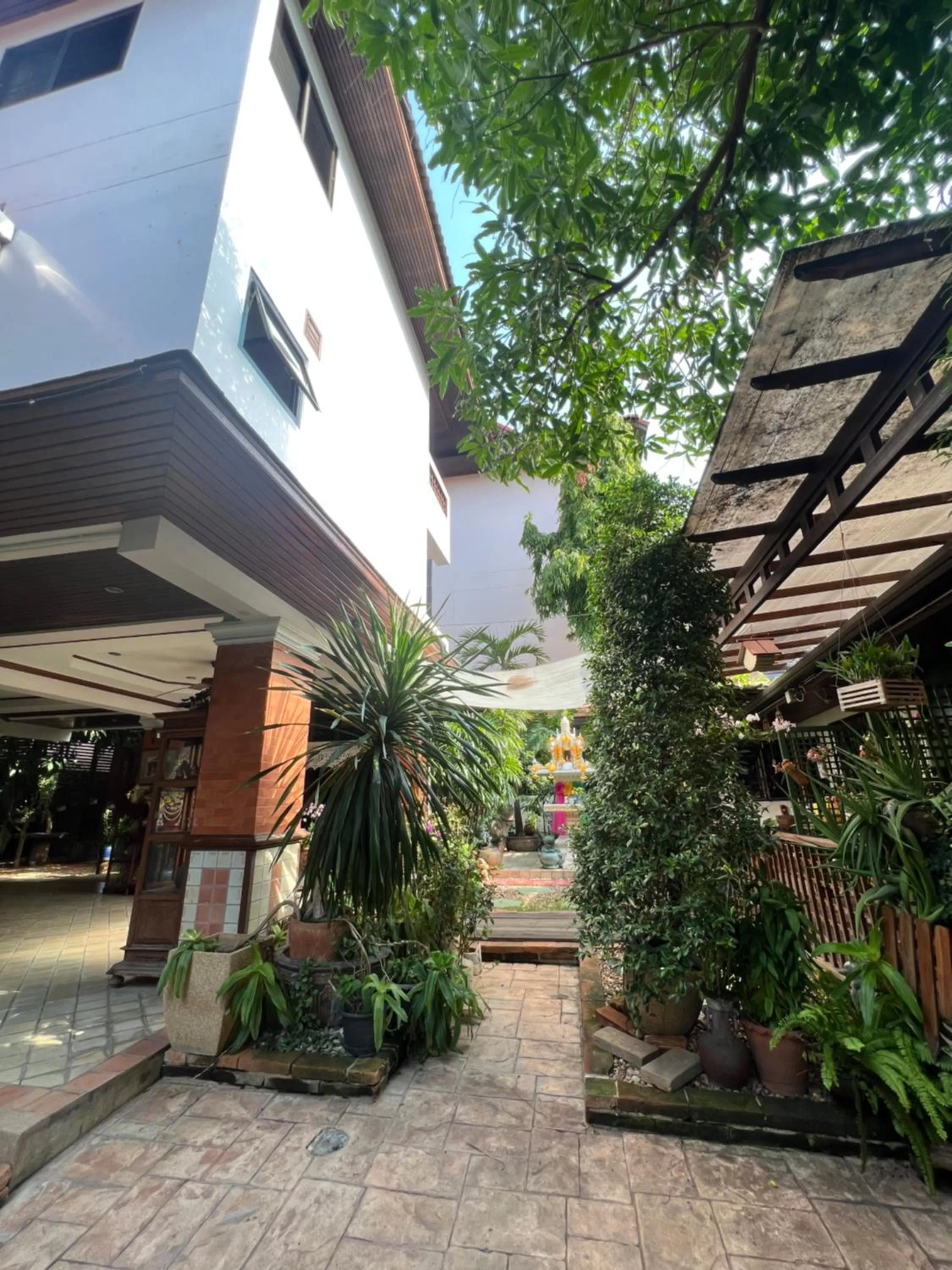 Property building in Pha Thai House