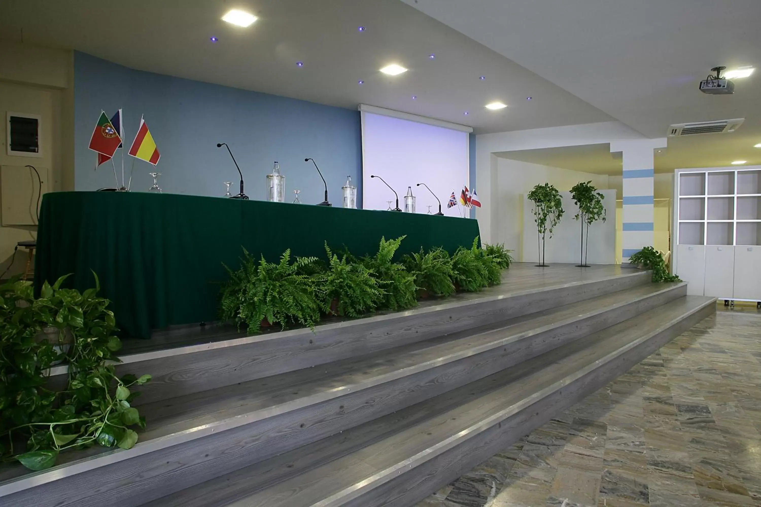 Business facilities in Hotel Saligari