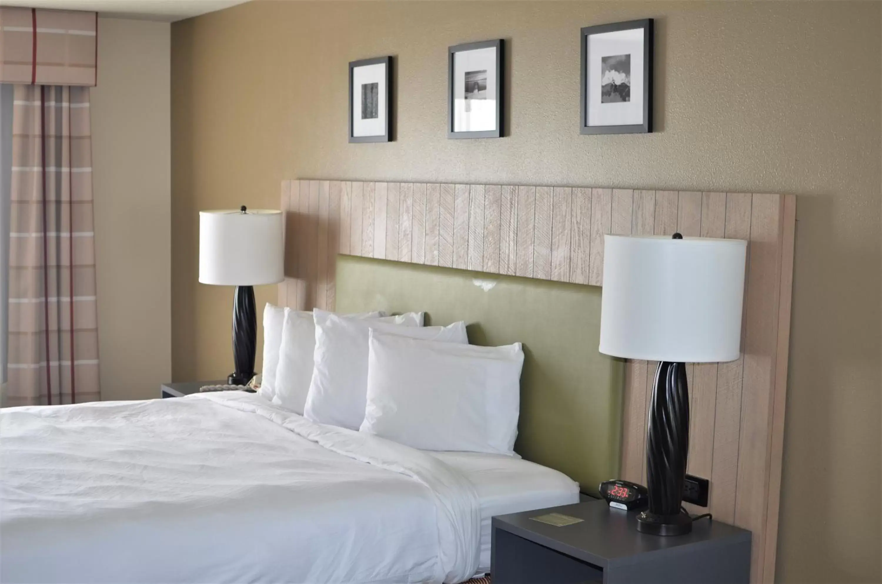 Bed in Country Inn & Suites by Radisson, West Valley City, UT
