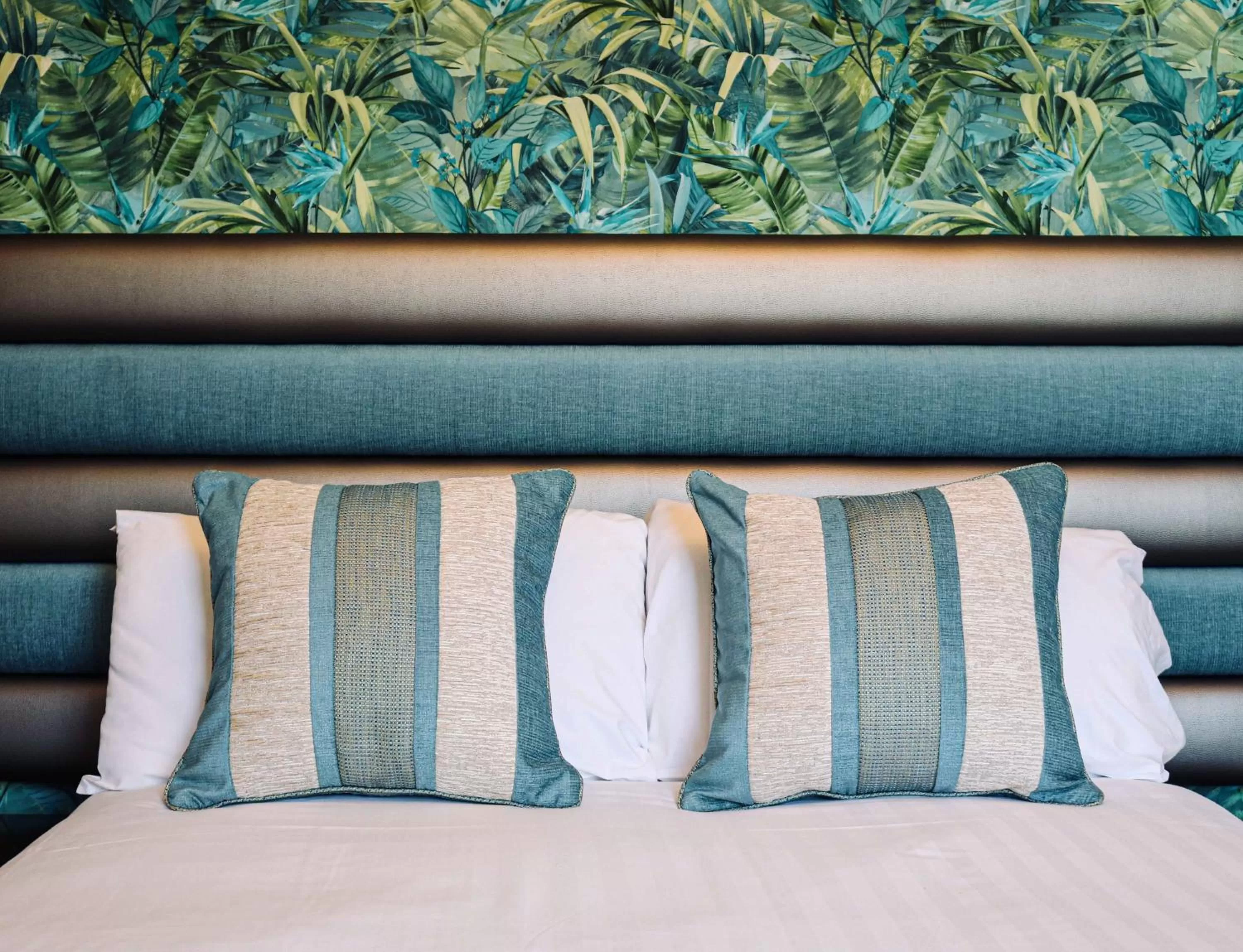 Bedroom, Bed in Abbey Sands Hotel