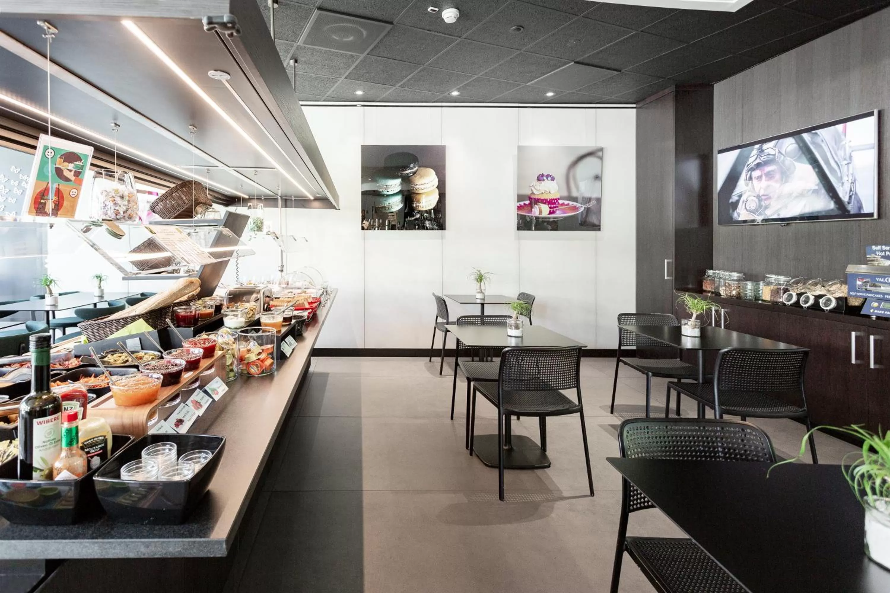 Breakfast in Novotel Suites Genève Aéroport