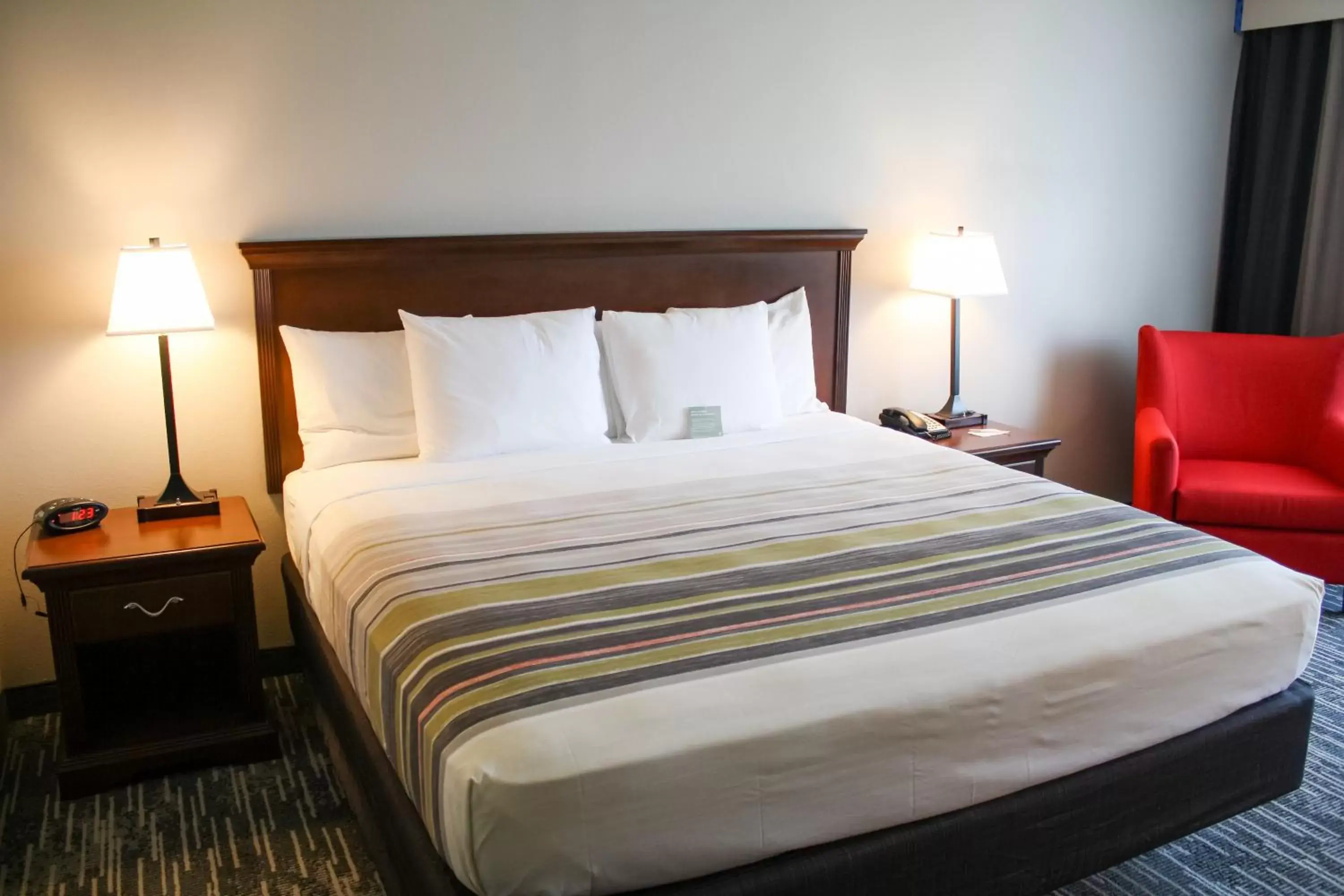 Bed in Country Inn & Suites by Radisson, Washington Dulles International Airport, VA