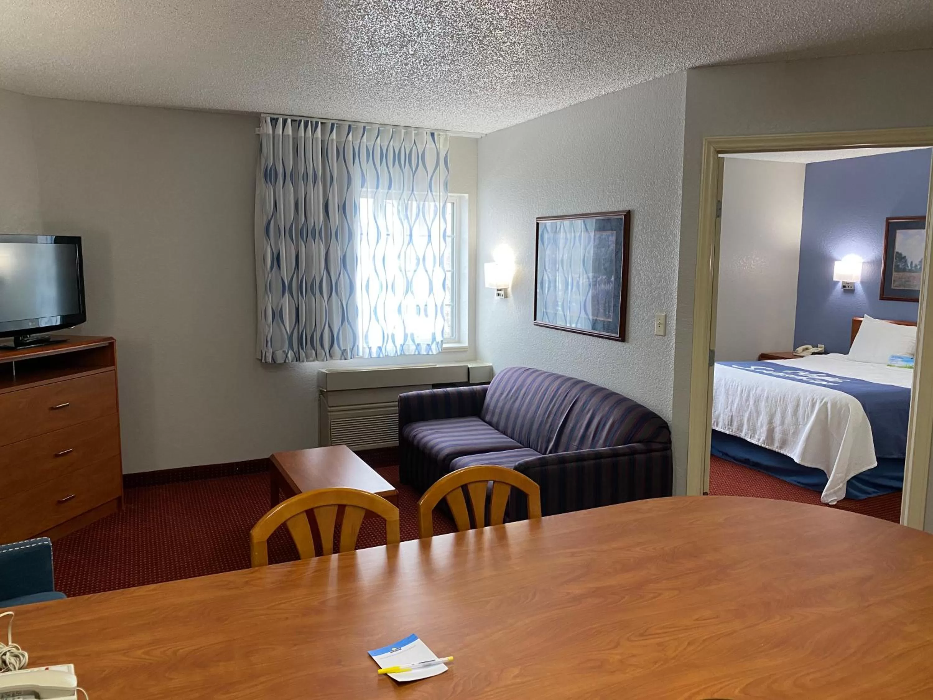 Queen Suite - Disability Access - Non-Smoking in Days Inn & Suites by Wyndham Green Bay WI