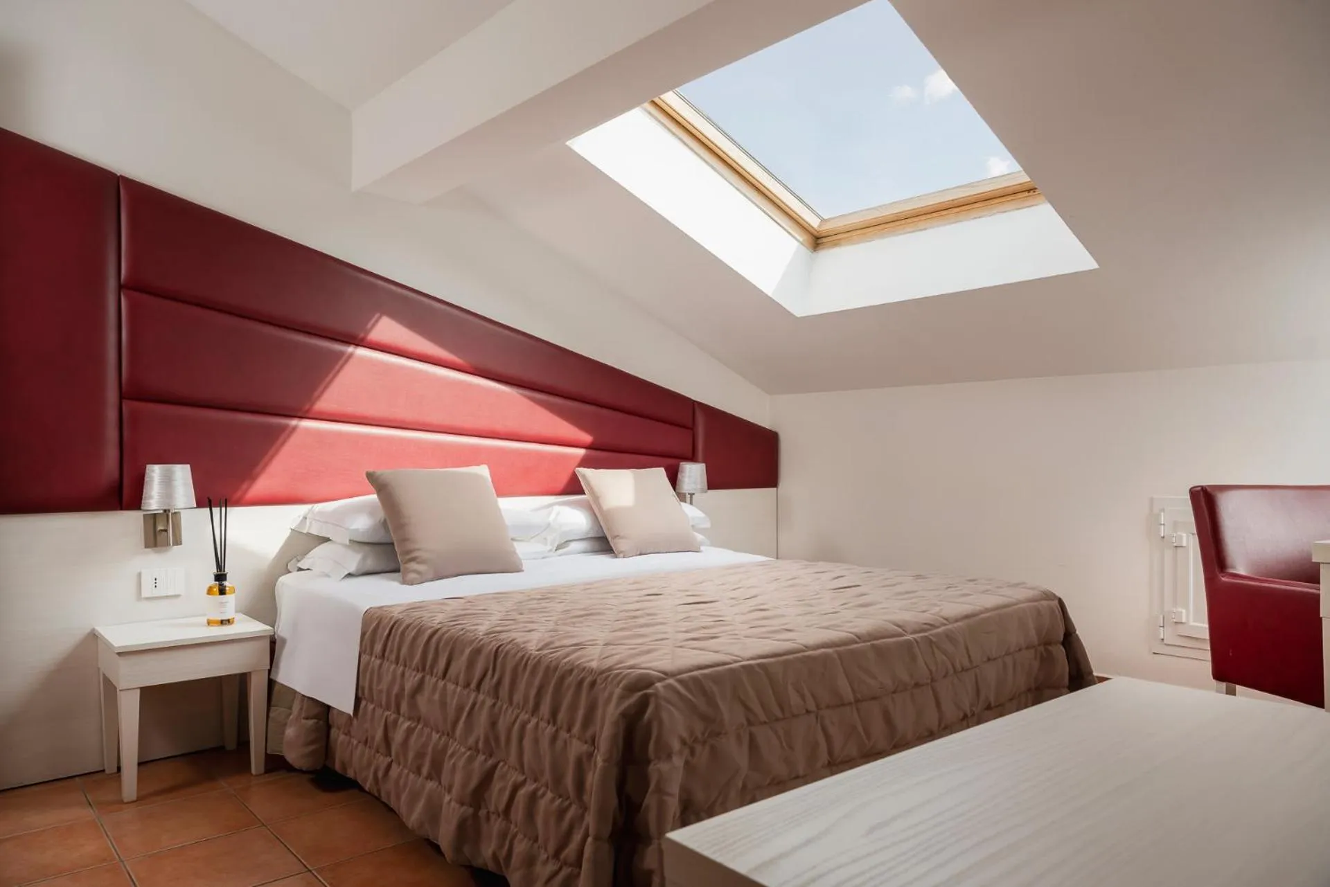 Photo of the whole room, Bed in Albergo Rossini 1936 Small & Charming