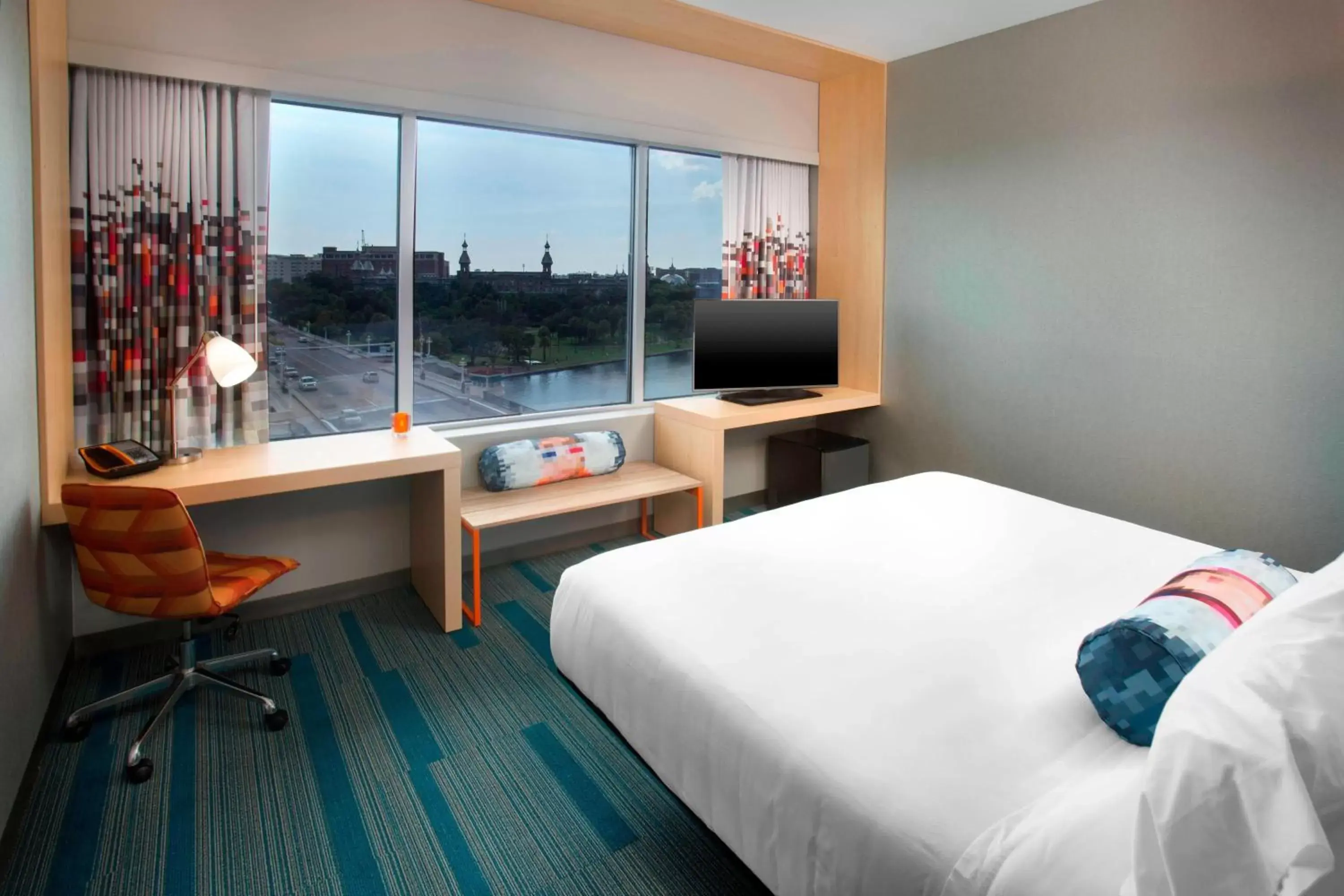 Photo of the whole room in Aloft - Tampa Downtown