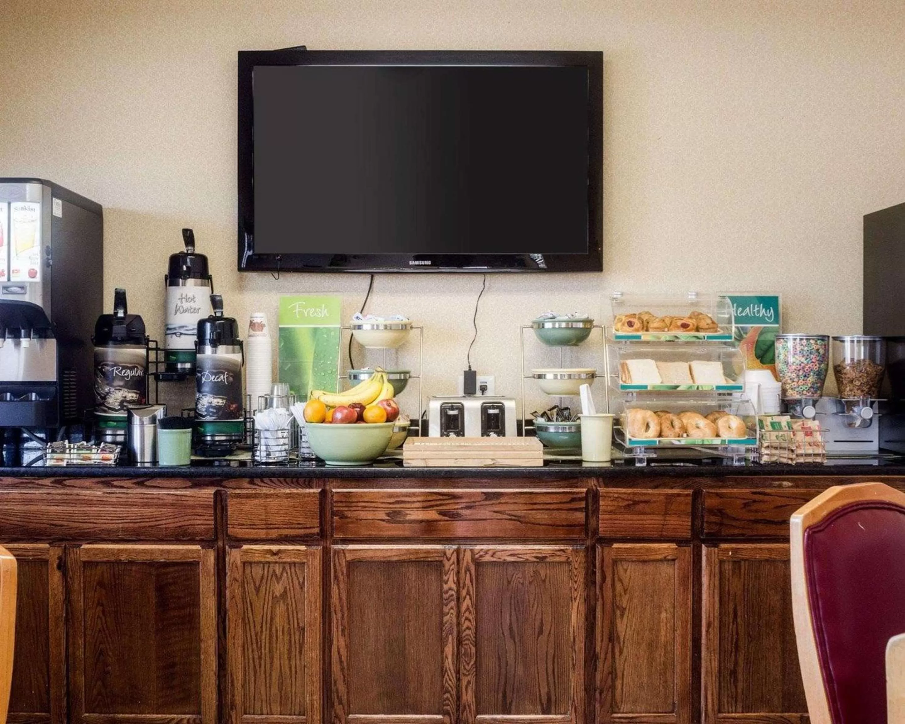 Restaurant/places to eat in Quality Inn I-70 at Wanamaker