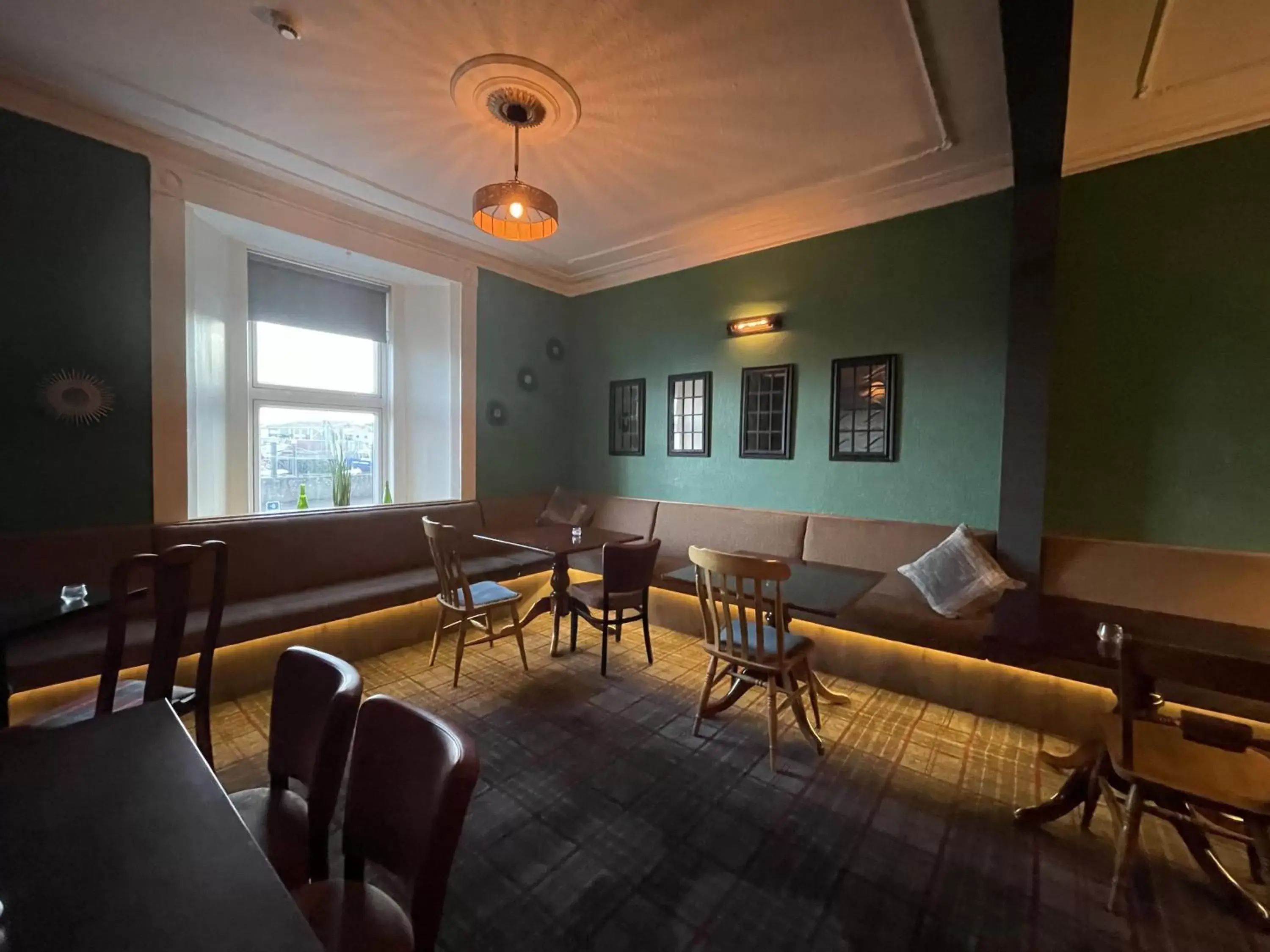 Lounge or bar, Restaurant/Places to Eat in The Ferry Inn