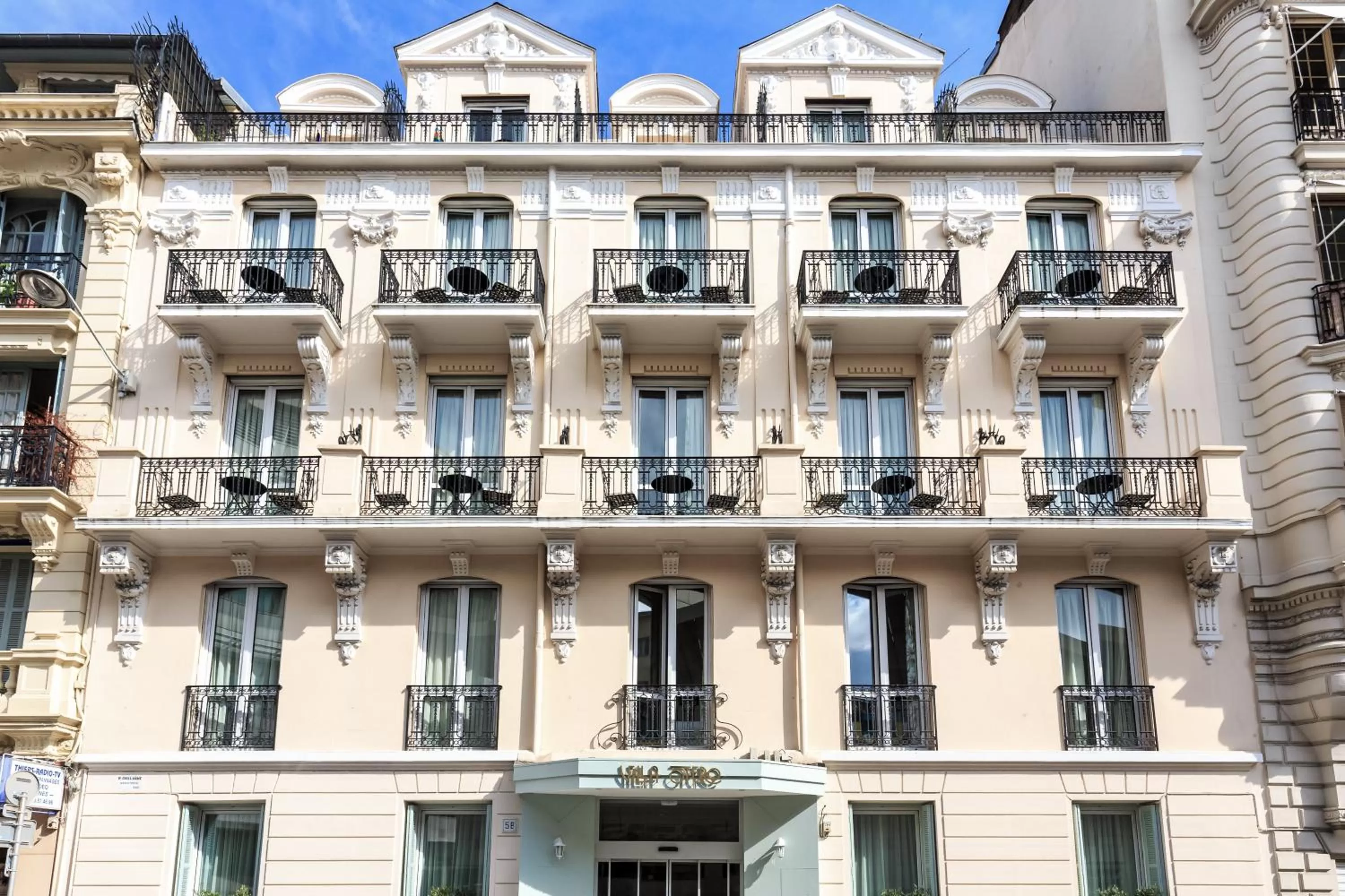 Property building in Villa Otero by Happyculture