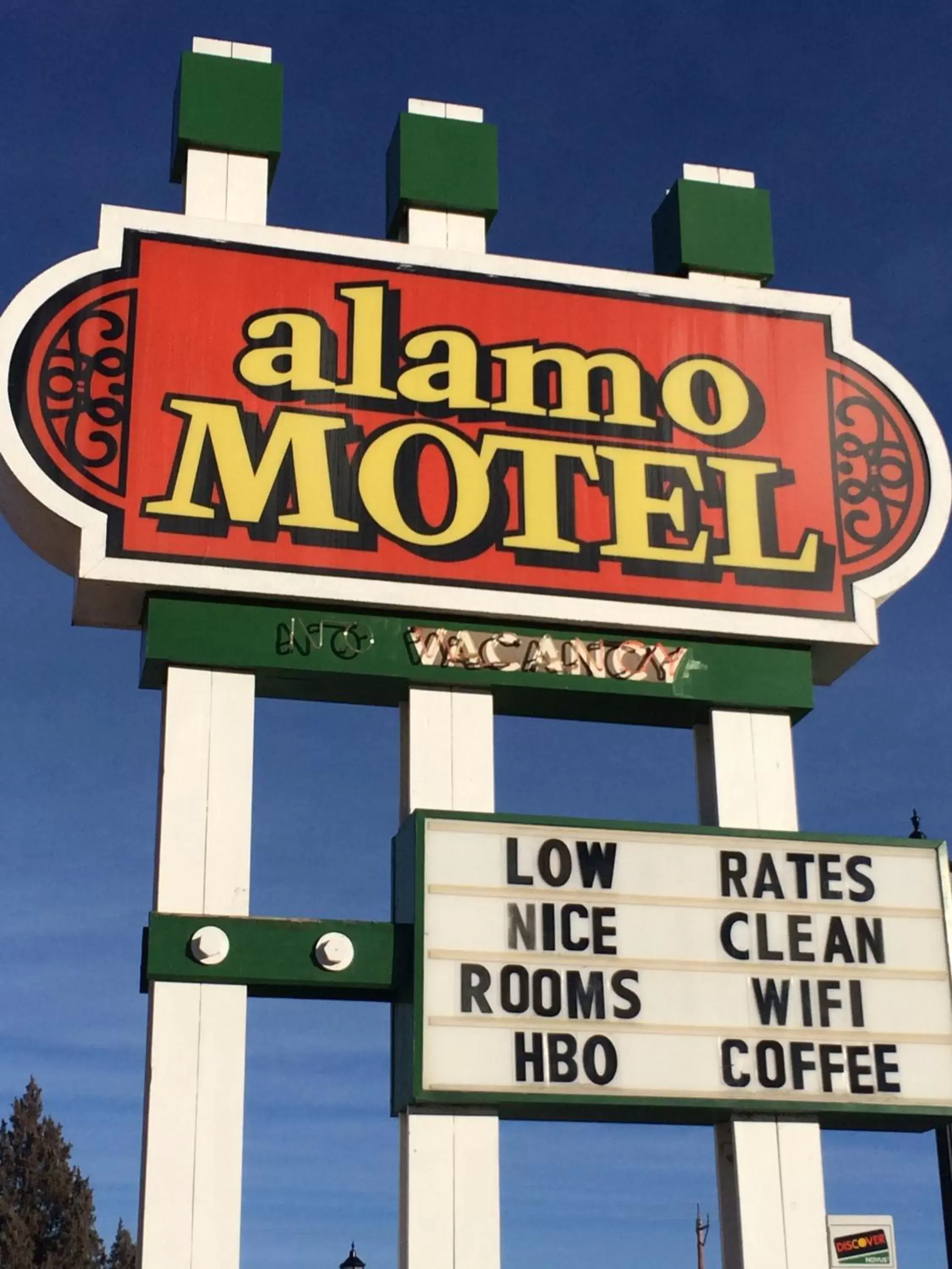 Facade/entrance in Alamo Motel