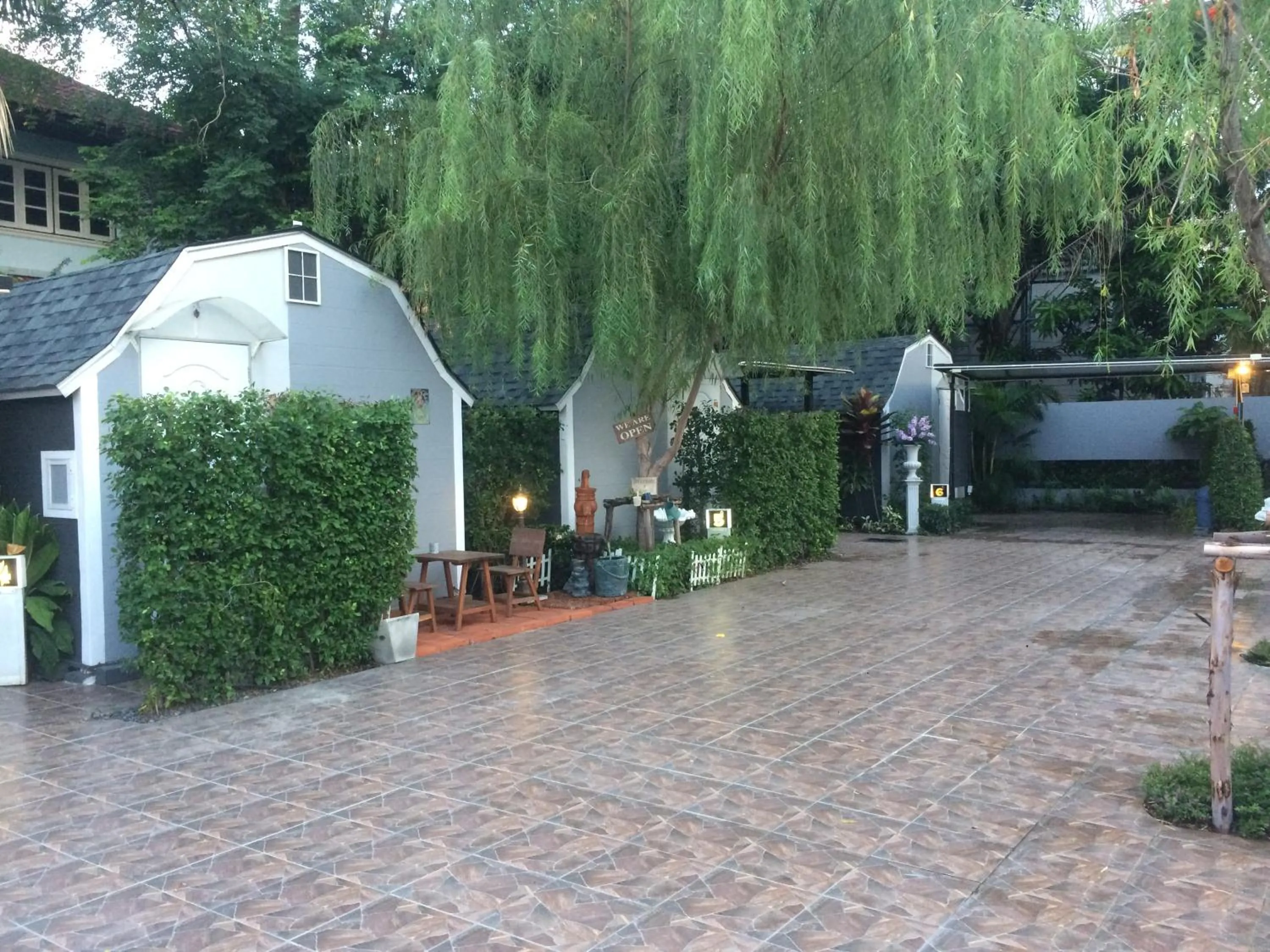 Facade/entrance in Kurina Hotel