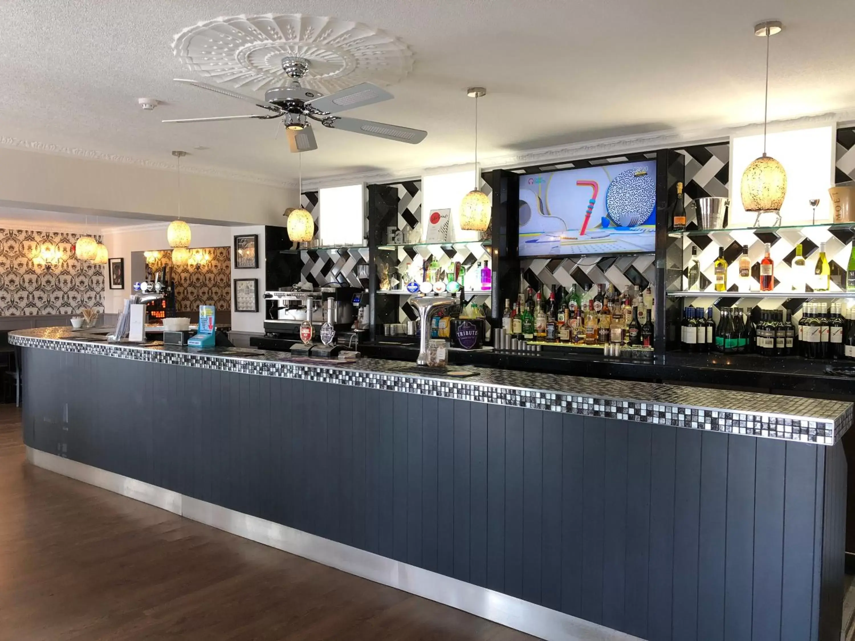 Lounge or bar in Elfordleigh Hotel