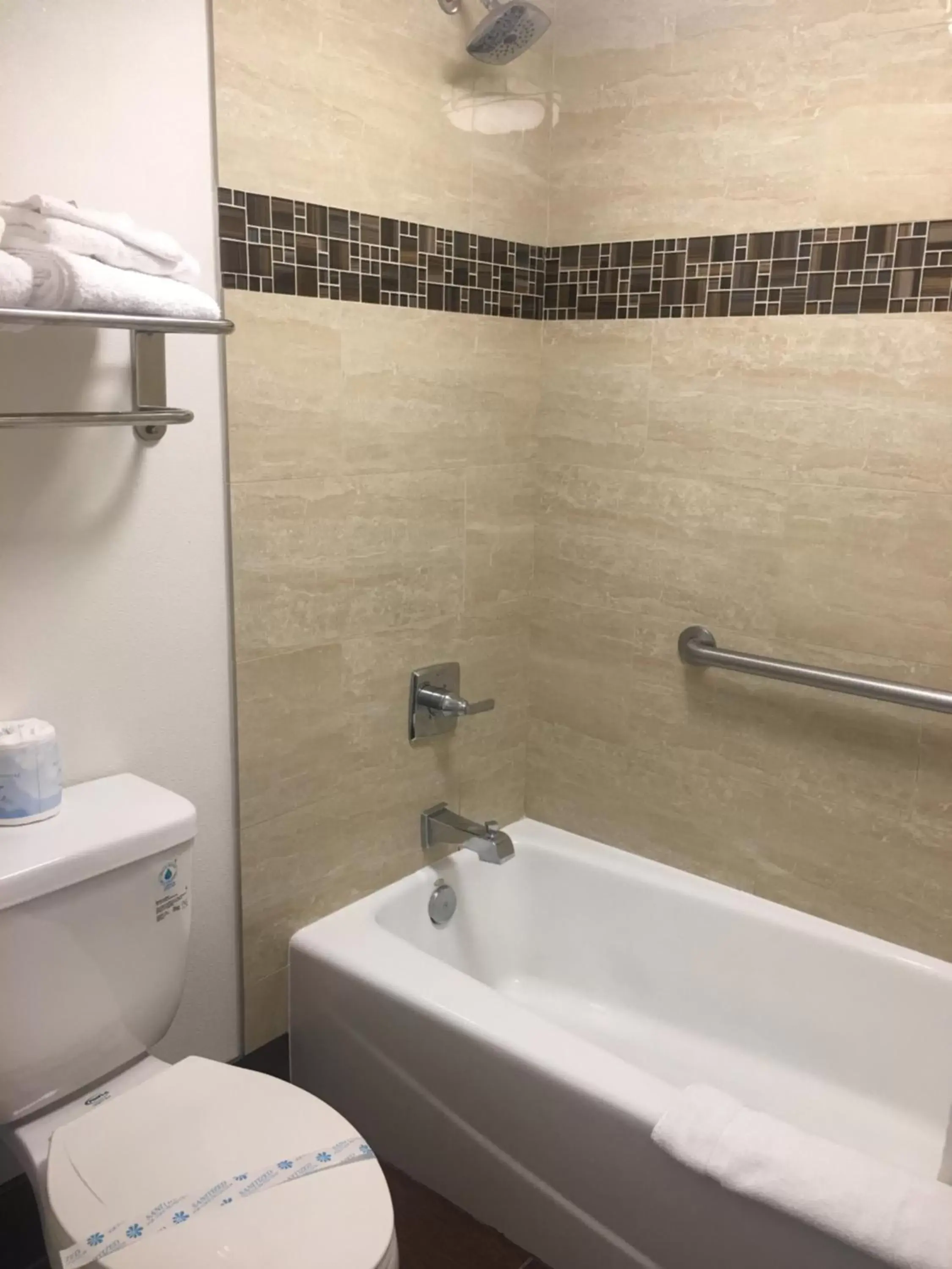 Bathroom in Hotel Seville - Ontario Airport/Chino