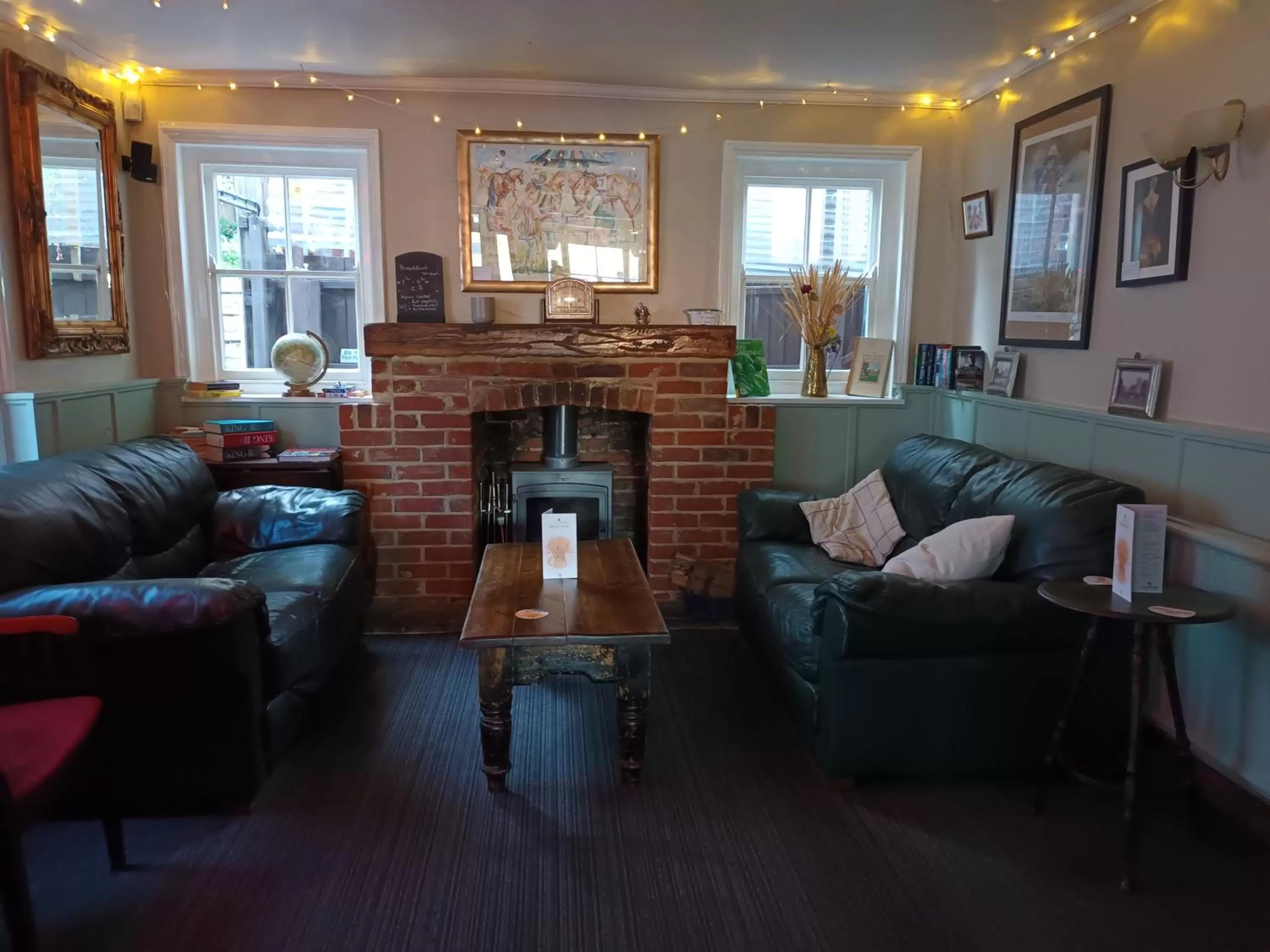 Seating Area in THE WHEATSHEAF INN