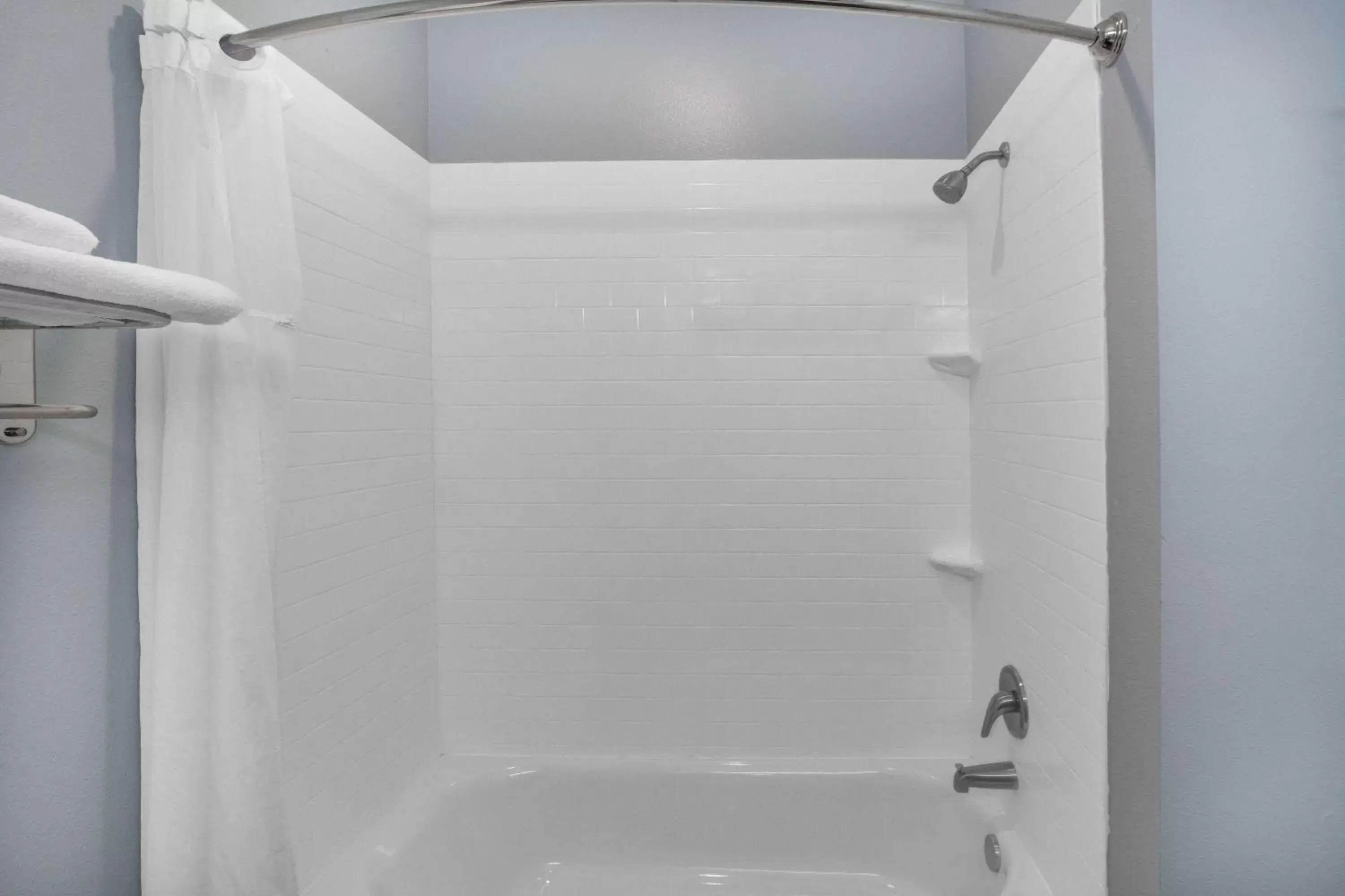 TV and multimedia, Bathroom in Days Inn & Suites by Wyndham Horn Lake - Memphis Graceland