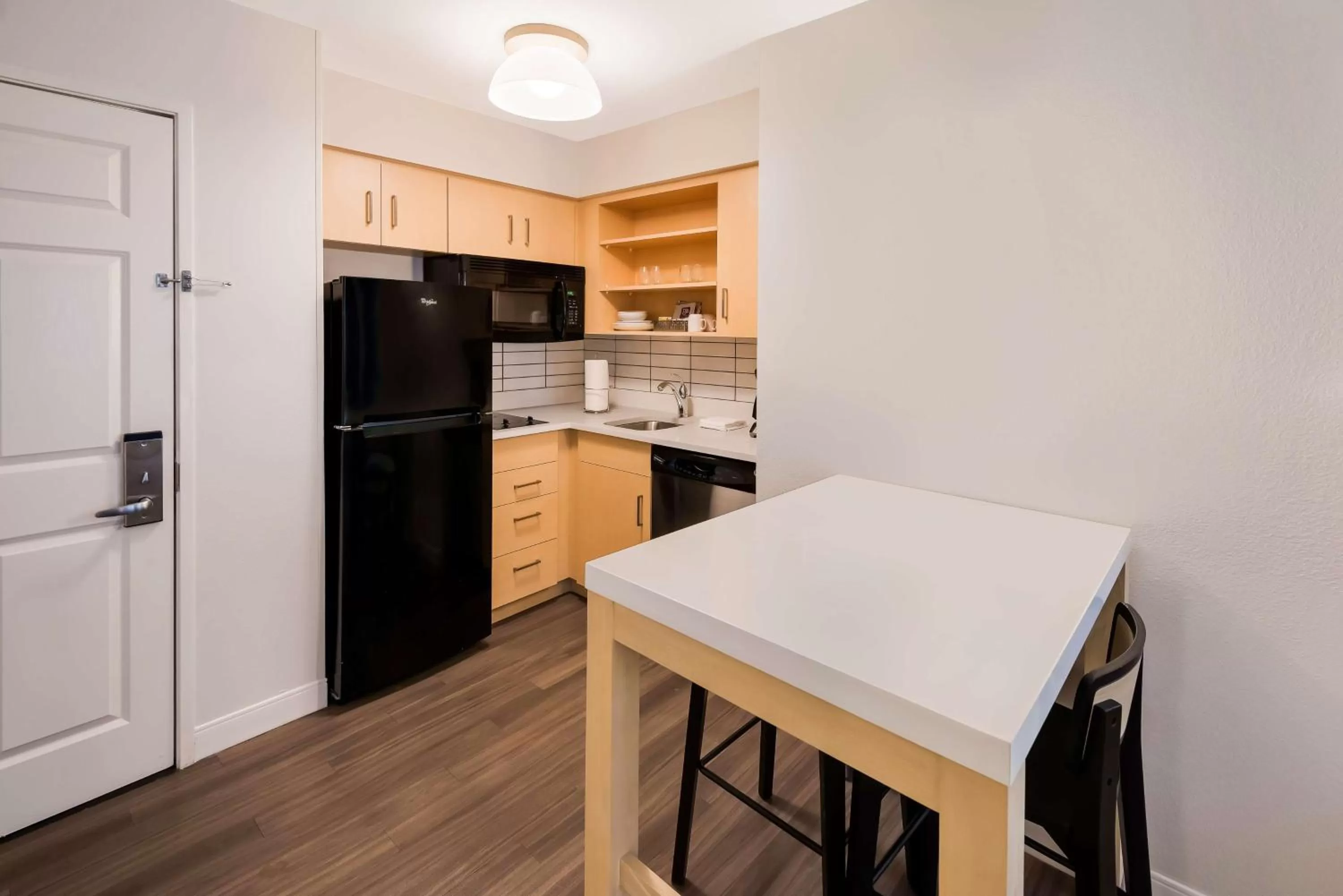 Kitchen or kitchenette in Sonesta ES Suites Andover Boston
