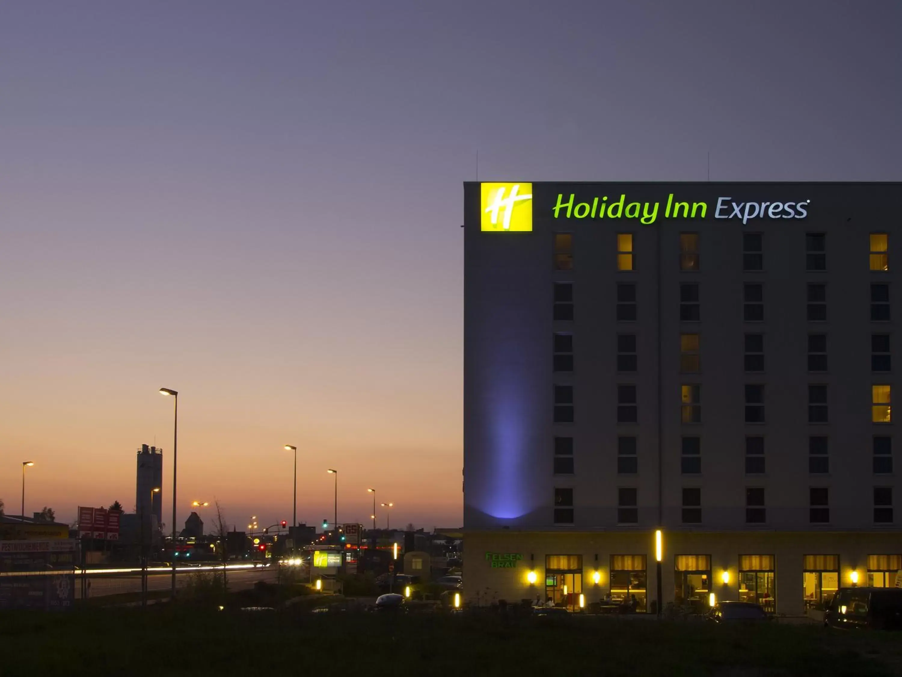 Property building in Holiday Inn Express Nürnberg-Schwabach