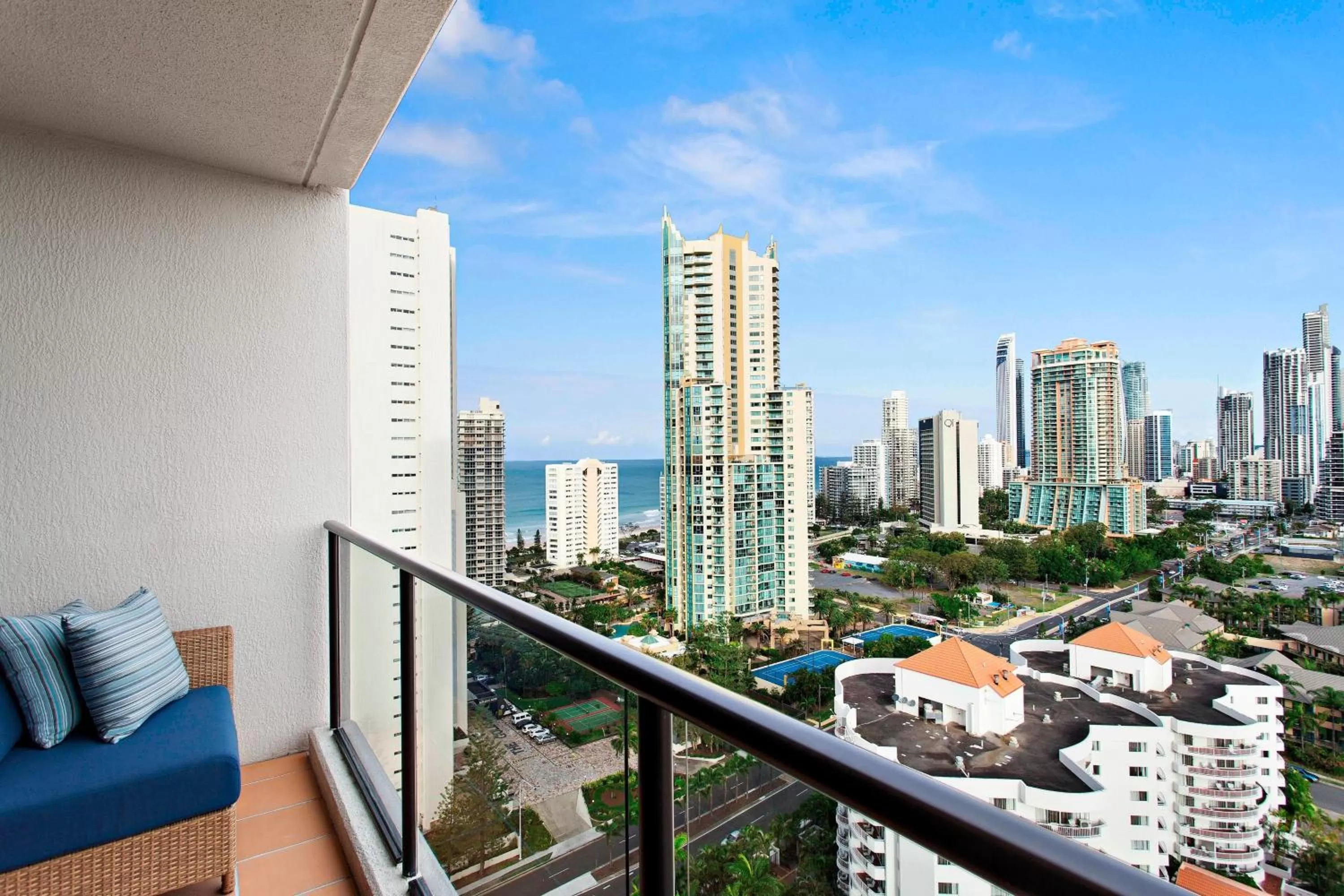 1 Bedroom Deluxe Suite, King, Sofa bed, City view, Balcony in Marriott Vacation Club at Surfers Paradise