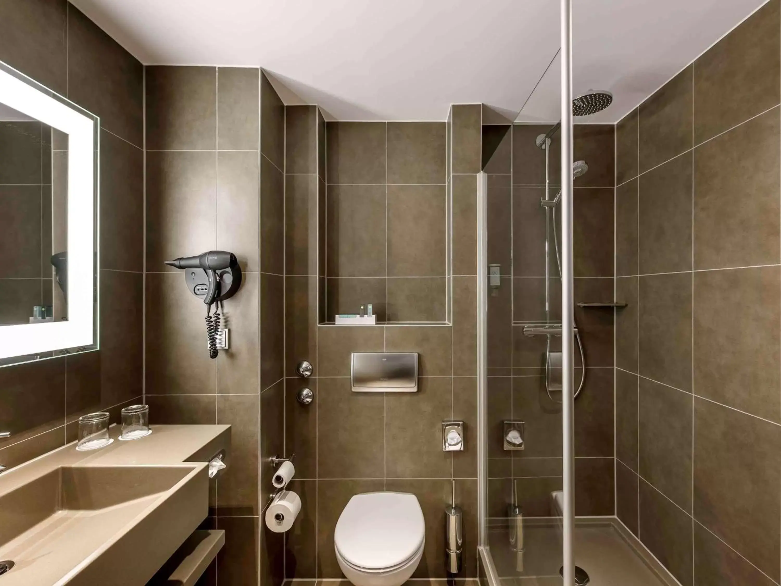 Photo of the whole room, Bathroom in Novotel Hannover