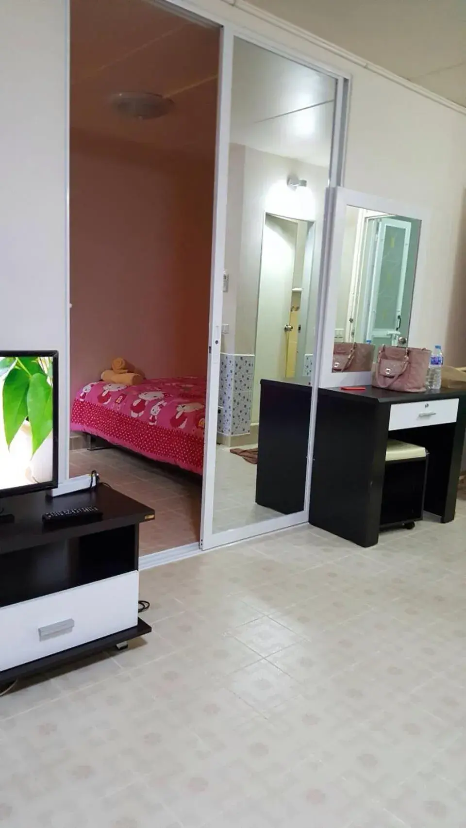TV/Entertainment Center in Smart Residence@Muengthongthani