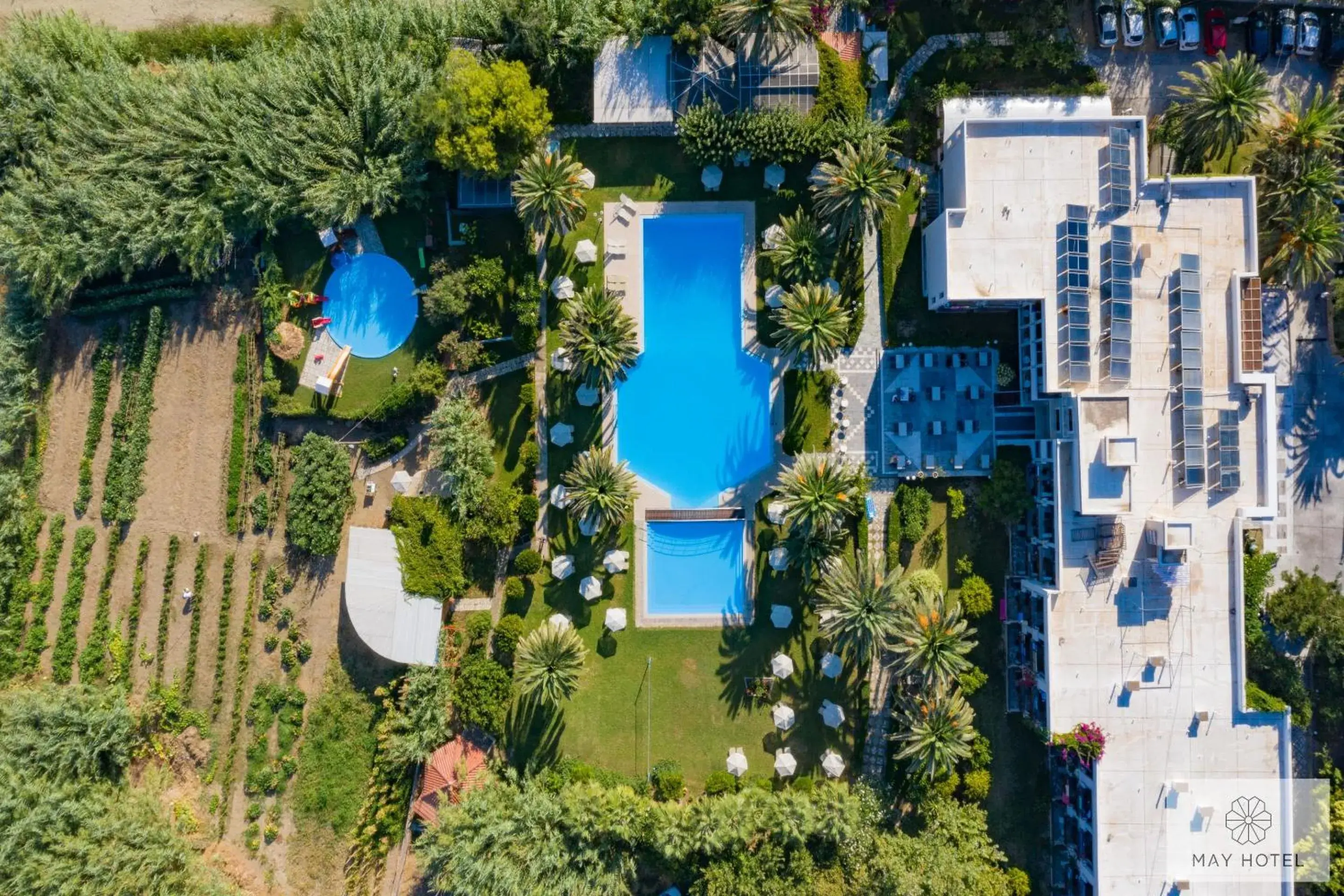 Bird's eye view, Bird's-eye View in May Beach Hotel