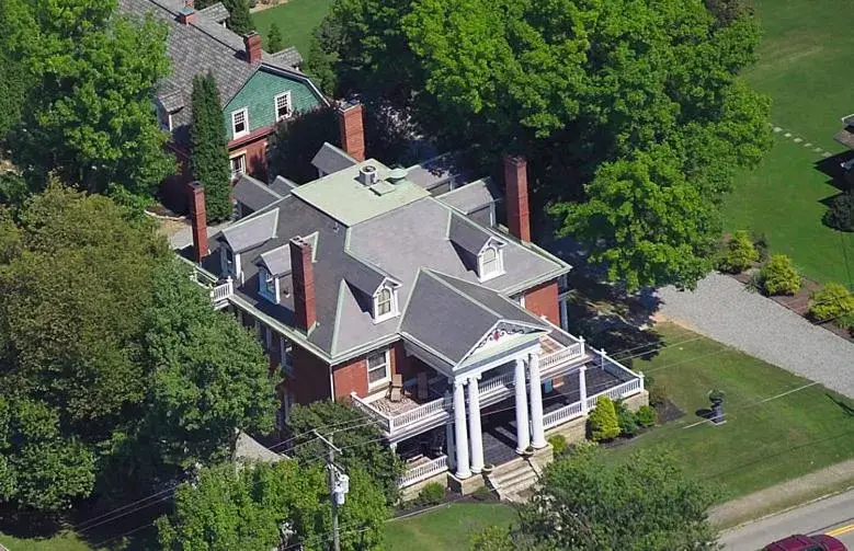 Bird's eye view, Bird's-eye View in South Broadway Manor