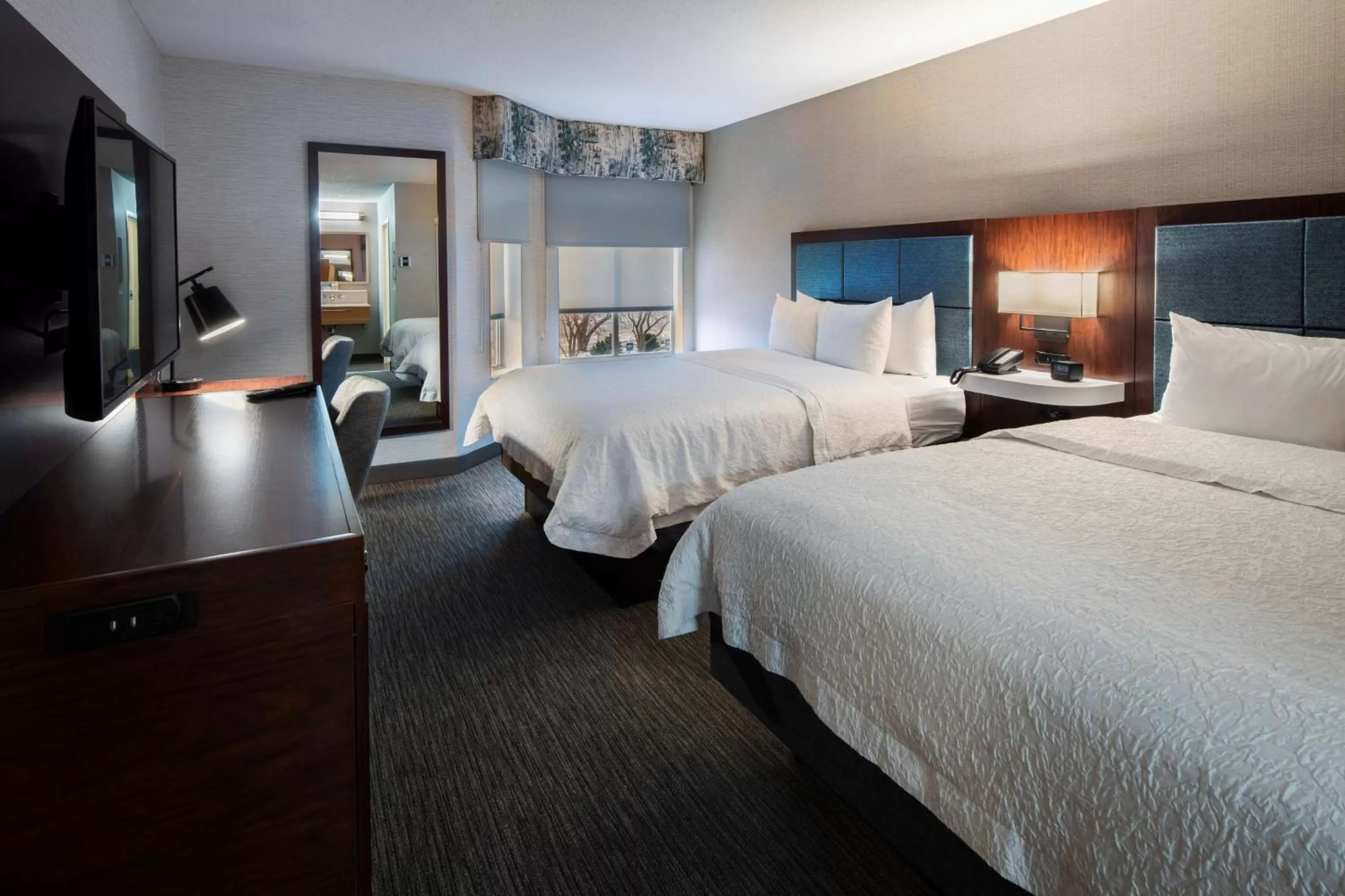 Bed in Hampton Inn & Suites Lincolnshire