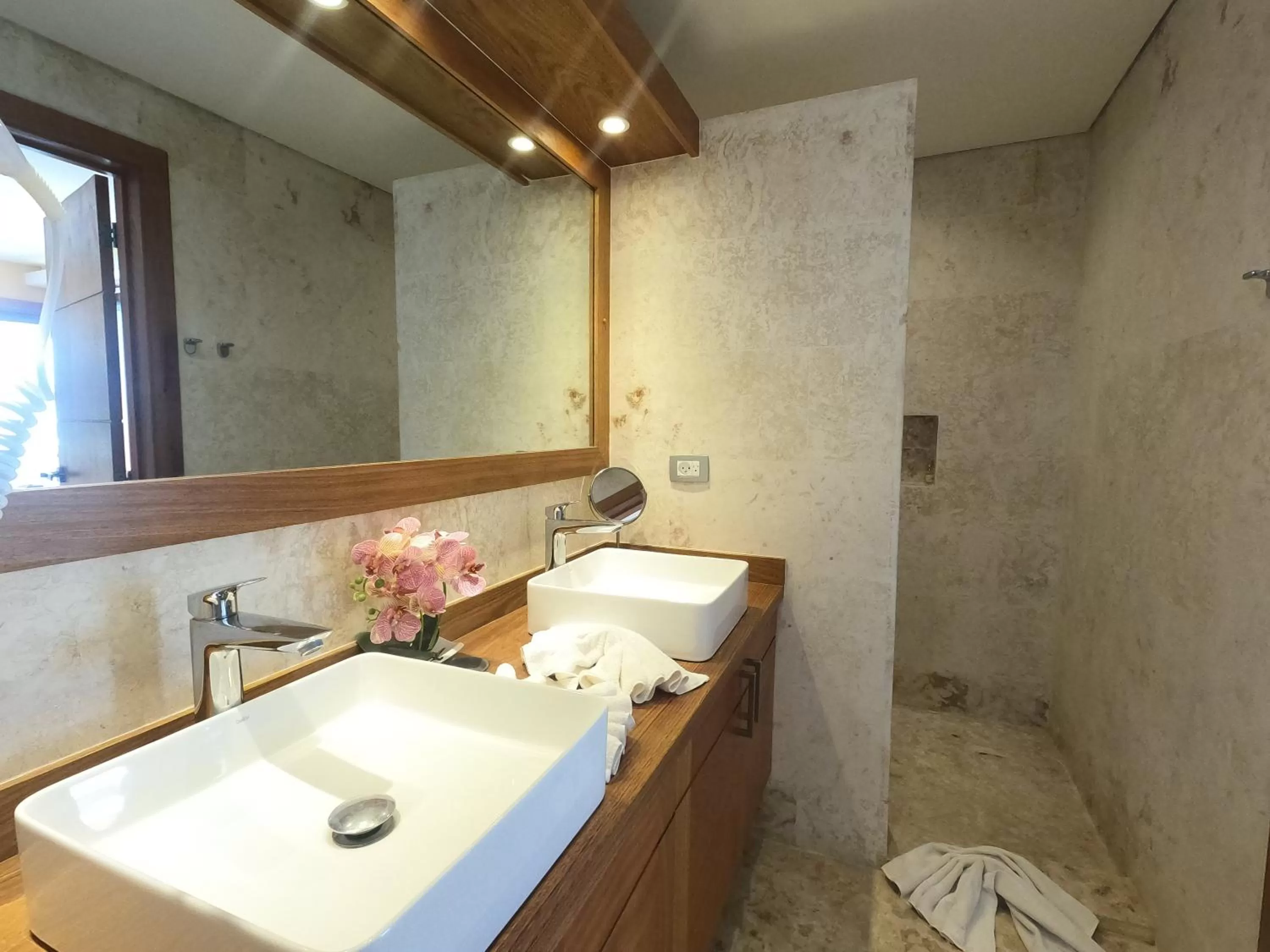 Bathroom in Nicole ApartHotel