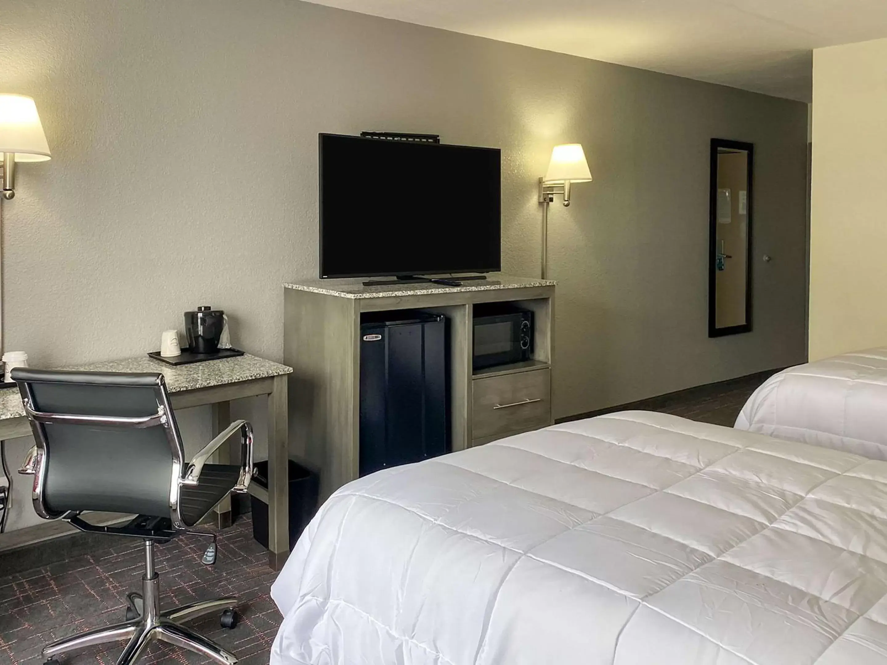 Bedroom in Clarion Pointe - Greensboro Coliseum Area Bedroom in Clarion Pointe - Greensboro Coliseum Area