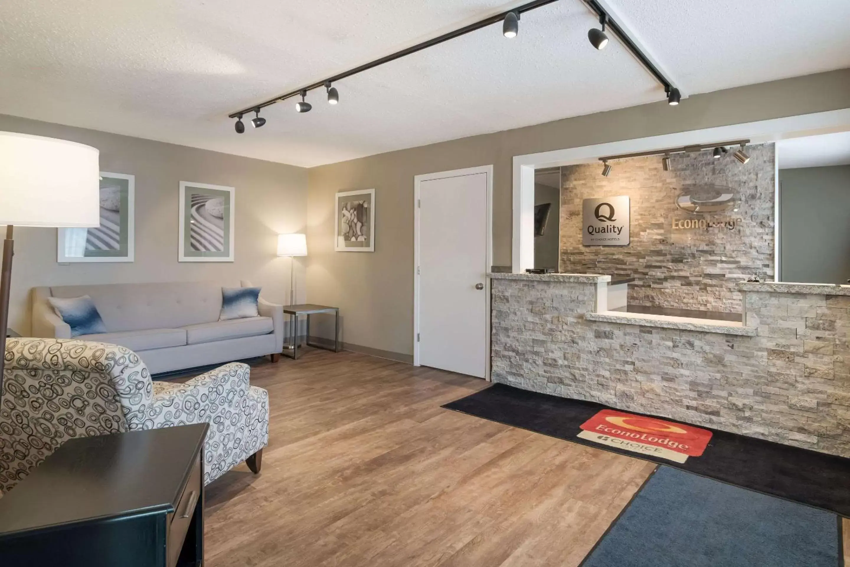 Lobby or reception, Seating Area in Quality Inn & Suites