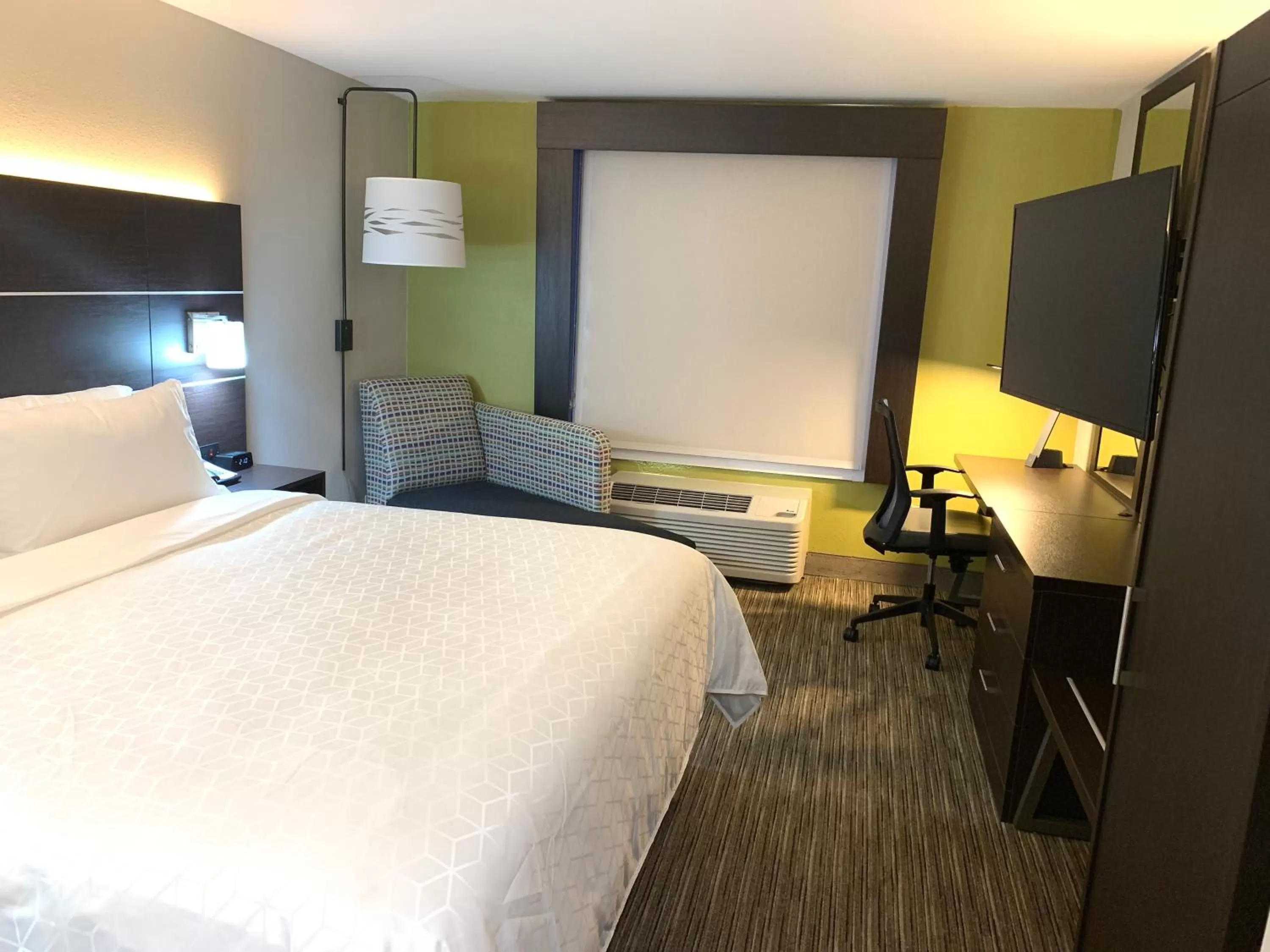 Photo of the whole room, Bed in Holiday Inn Express - Allentown North by IHG