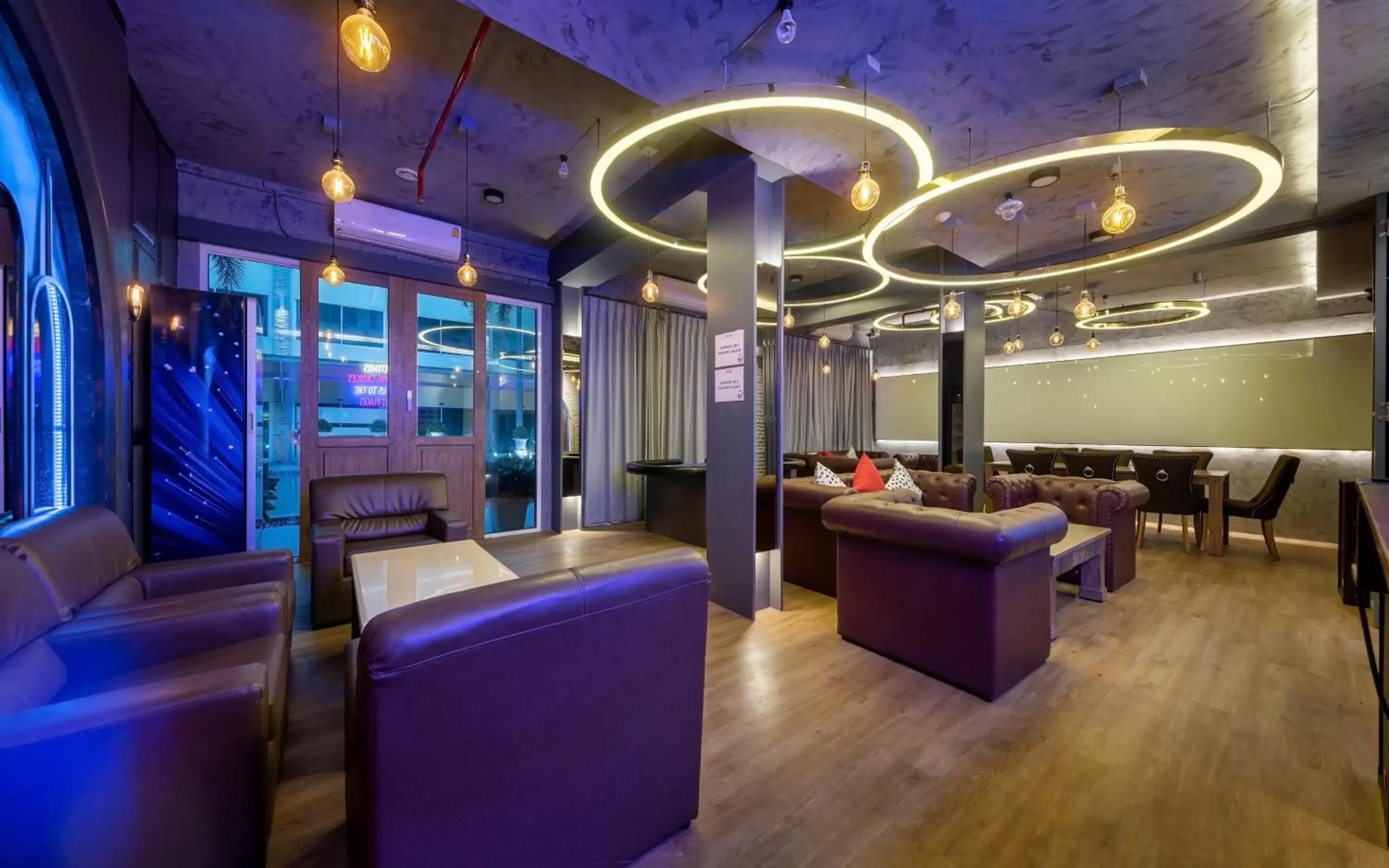 Karaoke, Lounge/Bar in Qiu Hotel Sukhumvit SHA Plus