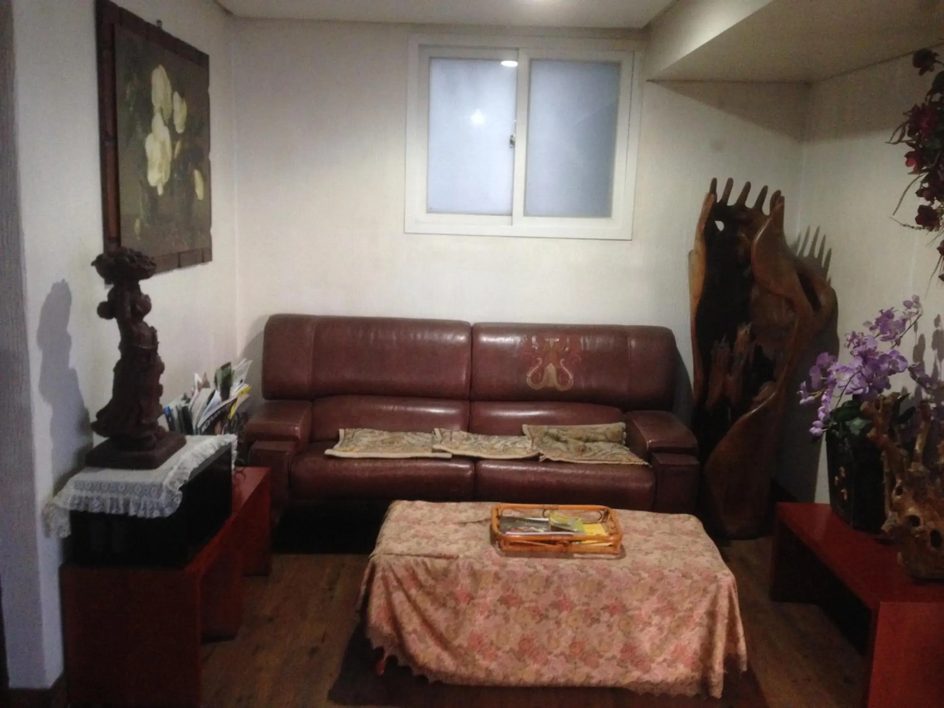 Seating Area in Goodstay Herotel