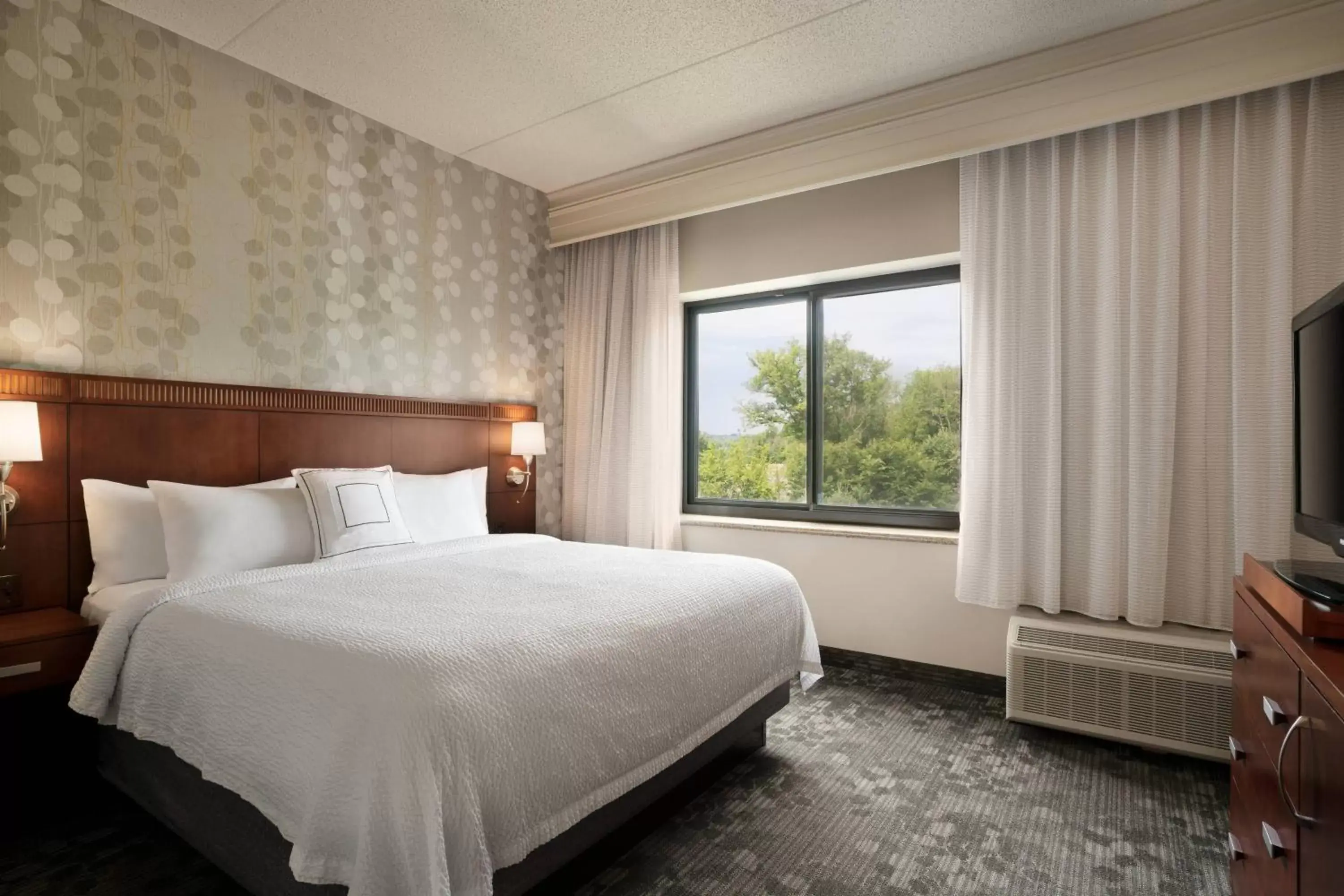 Photo of the whole room, Bed in Courtyard by Marriott Middletown Goshen