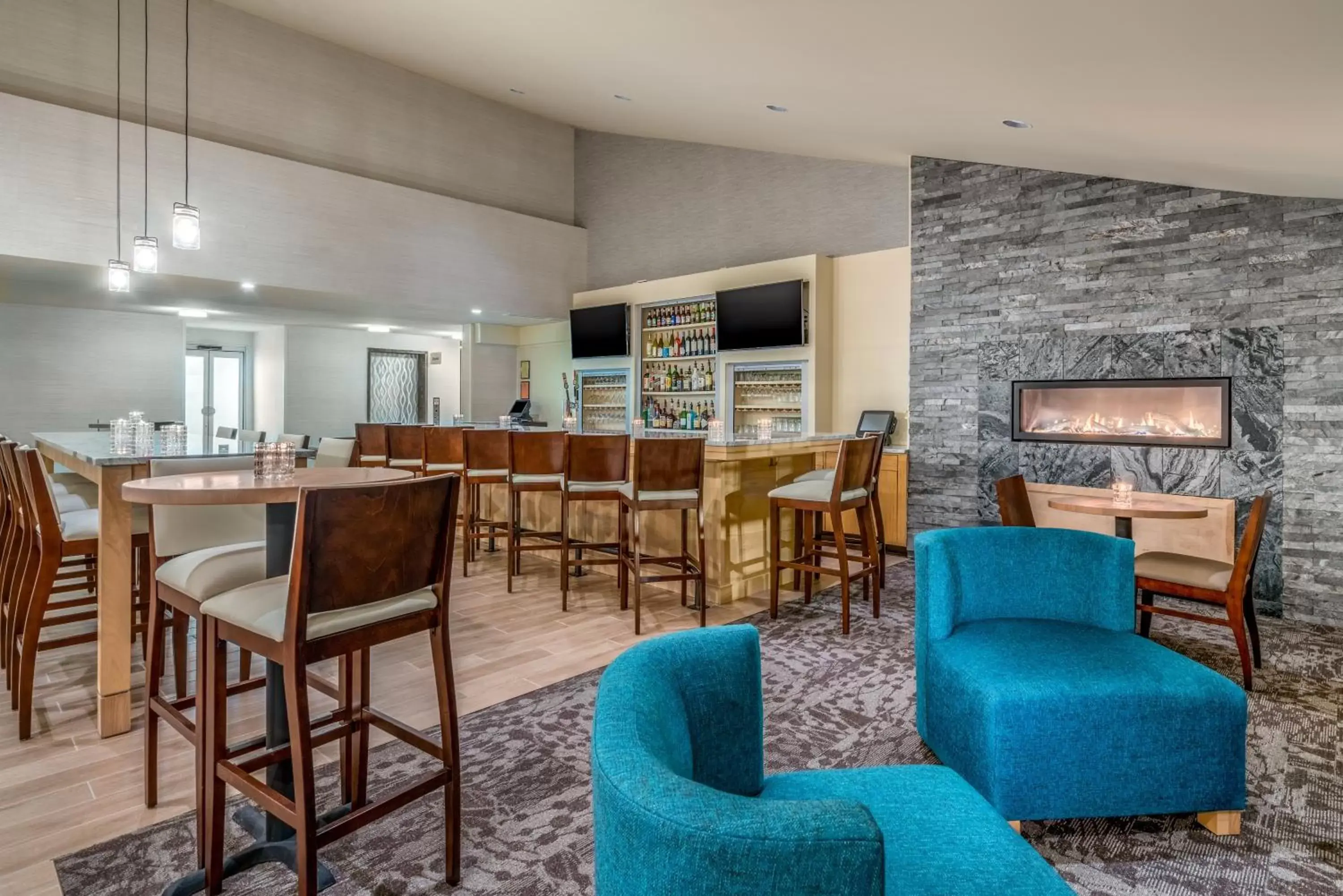 Lounge or bar in Holiday Inn Cape Cod - Hyannis by IHG Lounge or bar in Holiday Inn Cape Cod - Hyannis by IHG