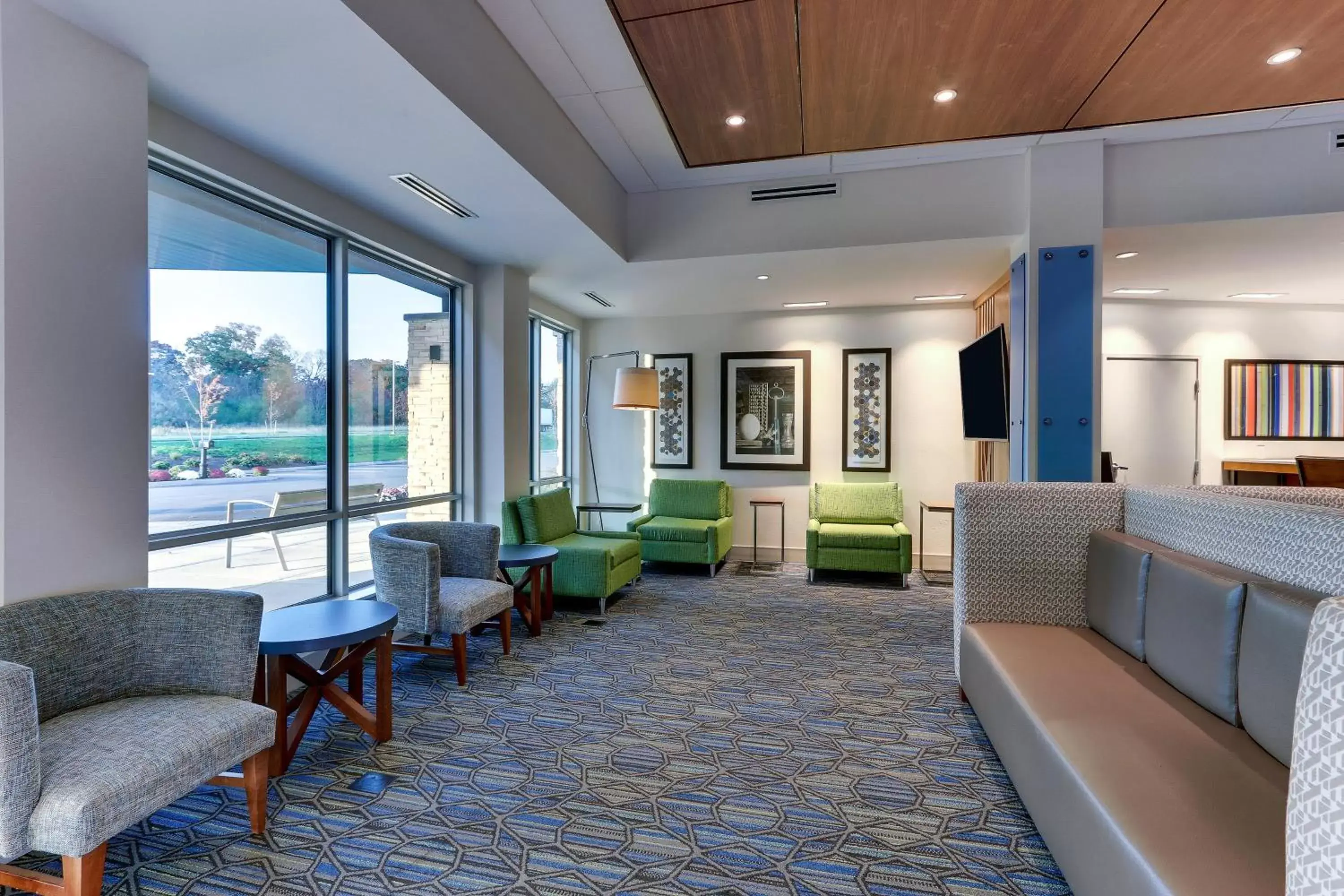 Property building, Seating Area in Holiday Inn Express & Suites - Middletown - Goshen, an IHG Hotel