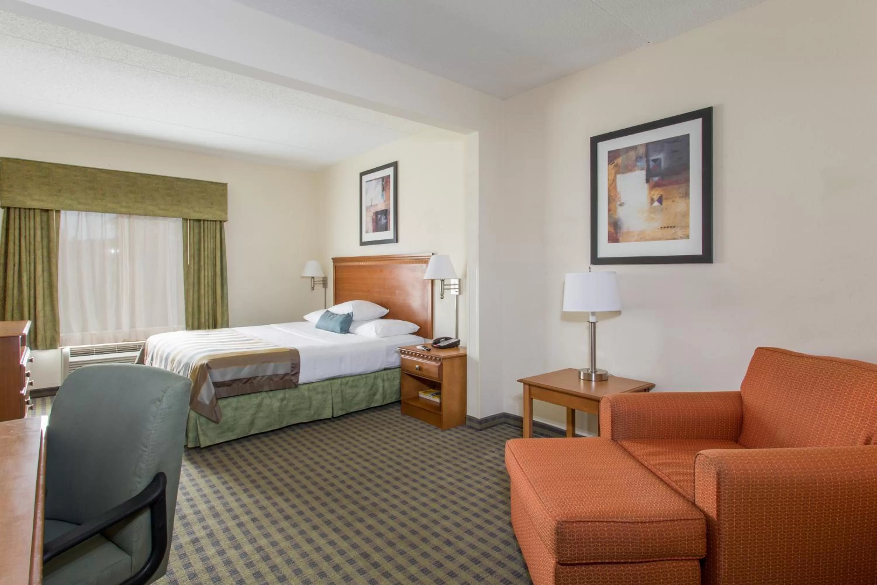 Photo of the whole room, Bed in Wingate by Wyndham Atlanta Fairburn