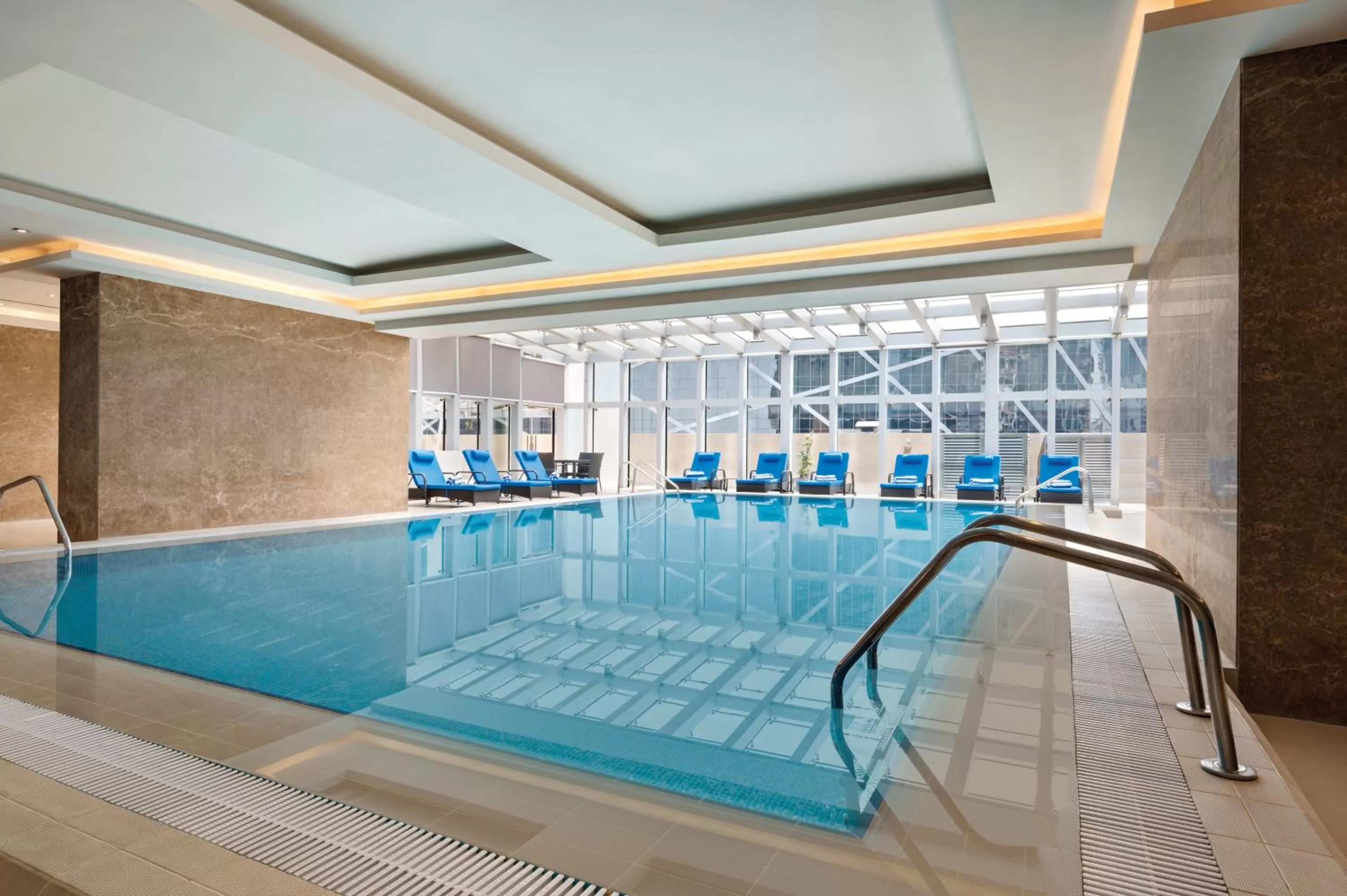 Swimming pool in Wyndham Doha West Bay