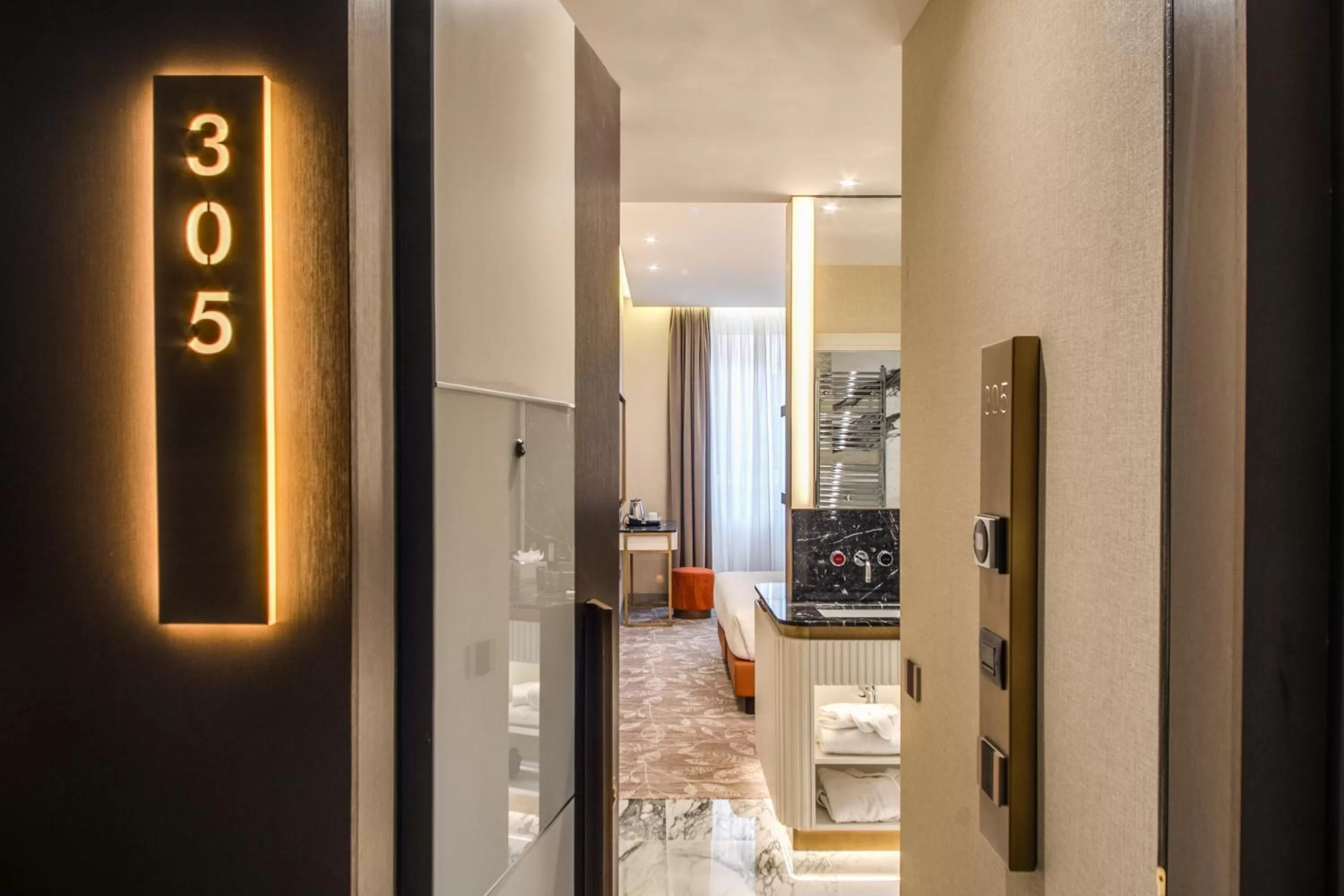 Bedroom in CC Palace Hotel